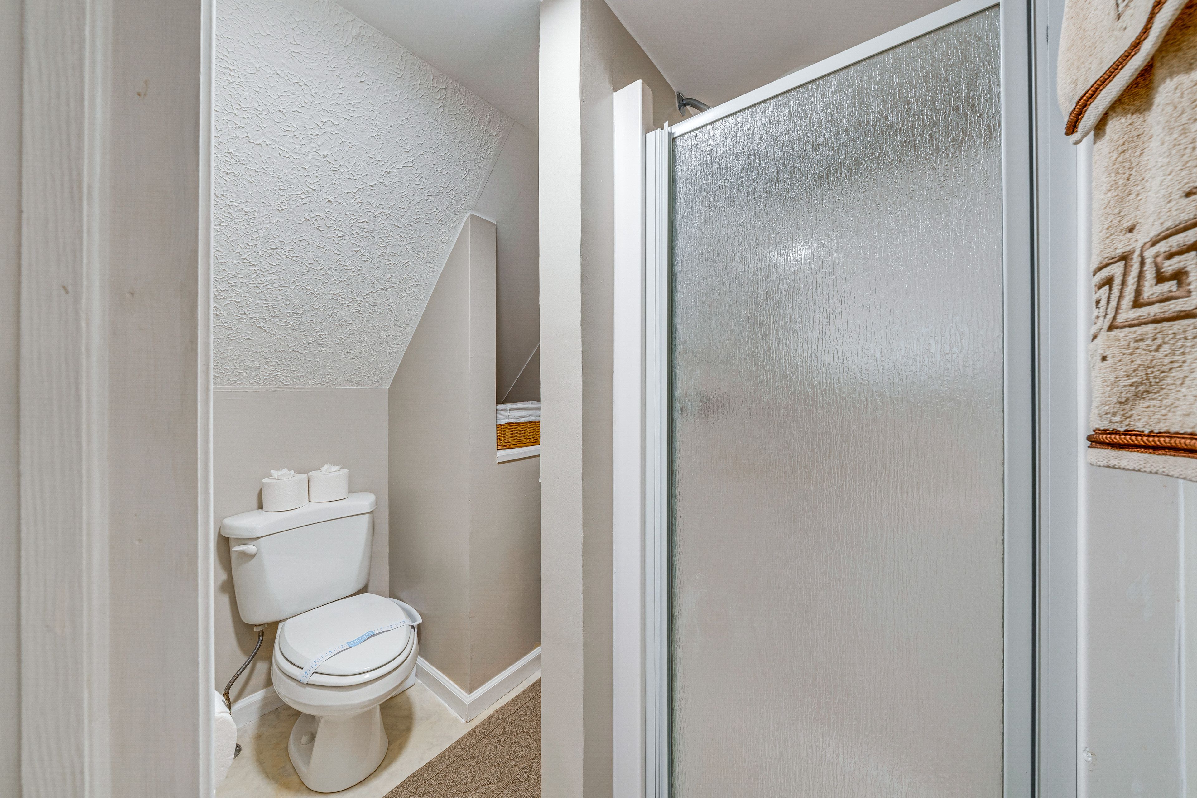 Full Bath | 2nd Floor