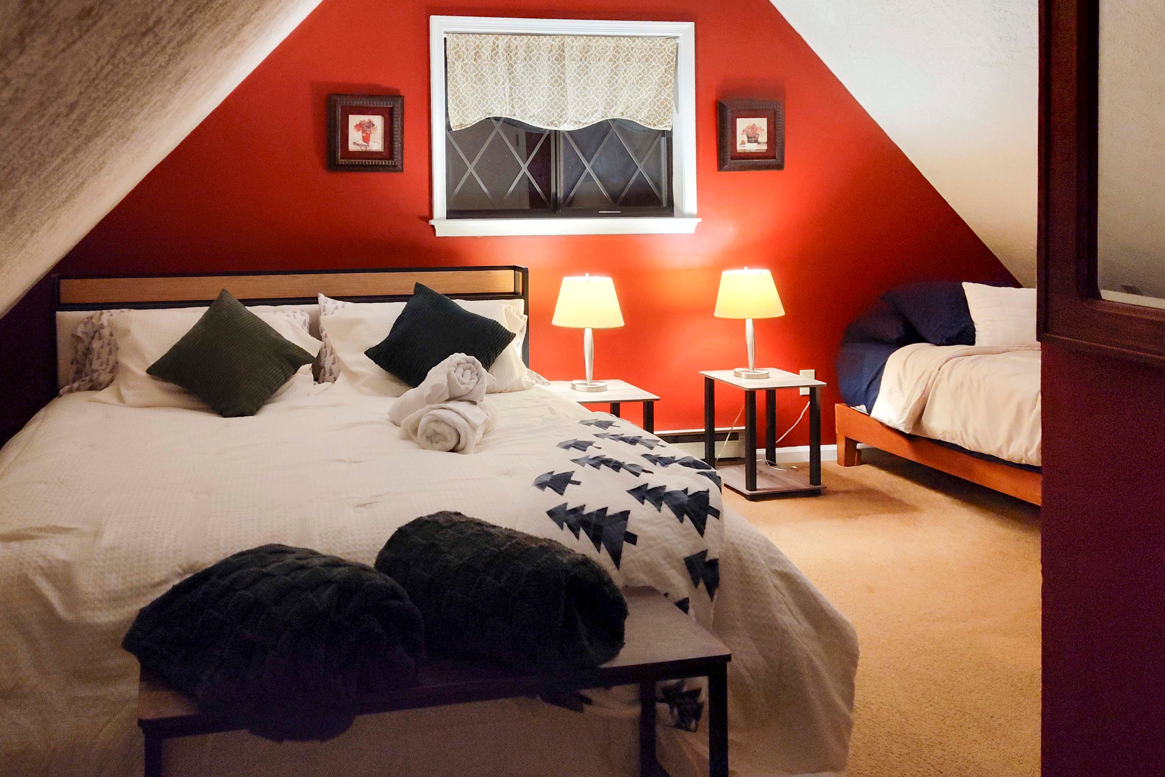 Loft | King Bed | Twin Bed | 2nd Floor