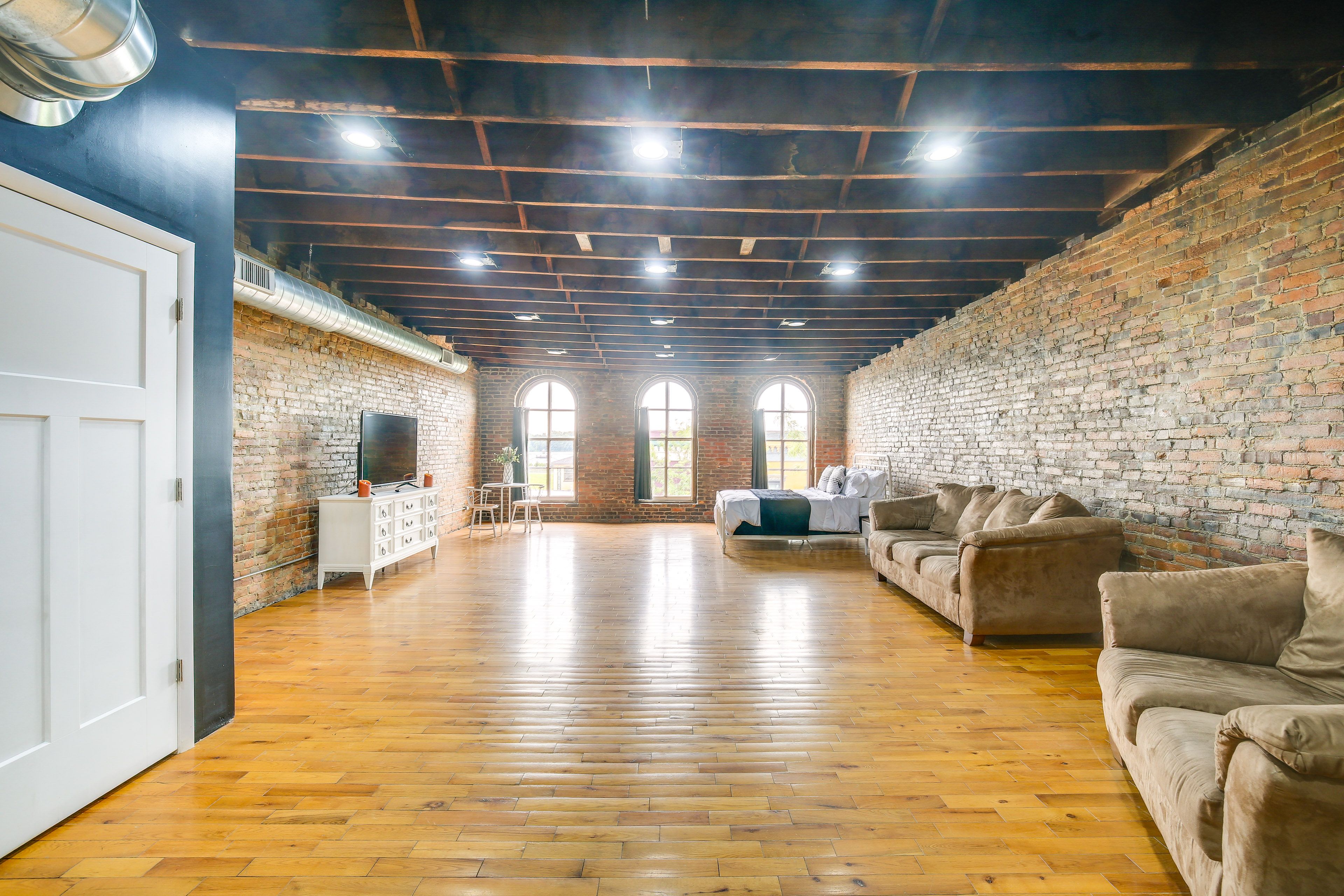 Hannibal Vacation Rental | Studio | 1BA | 1,200 Sq Ft | Stairs Required