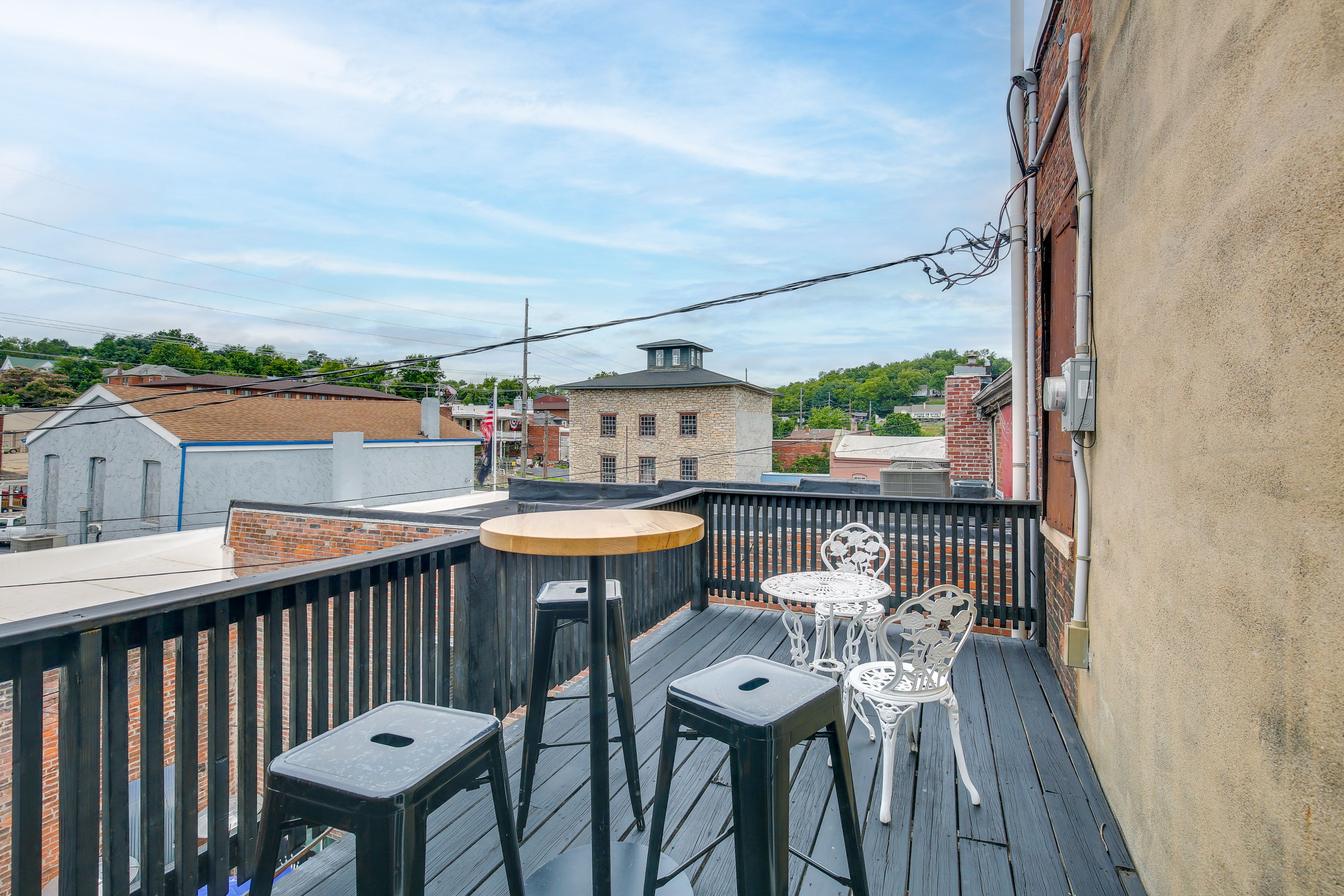 Private Deck | Outdoor Dining | 1 Block to Mark Twain Museum