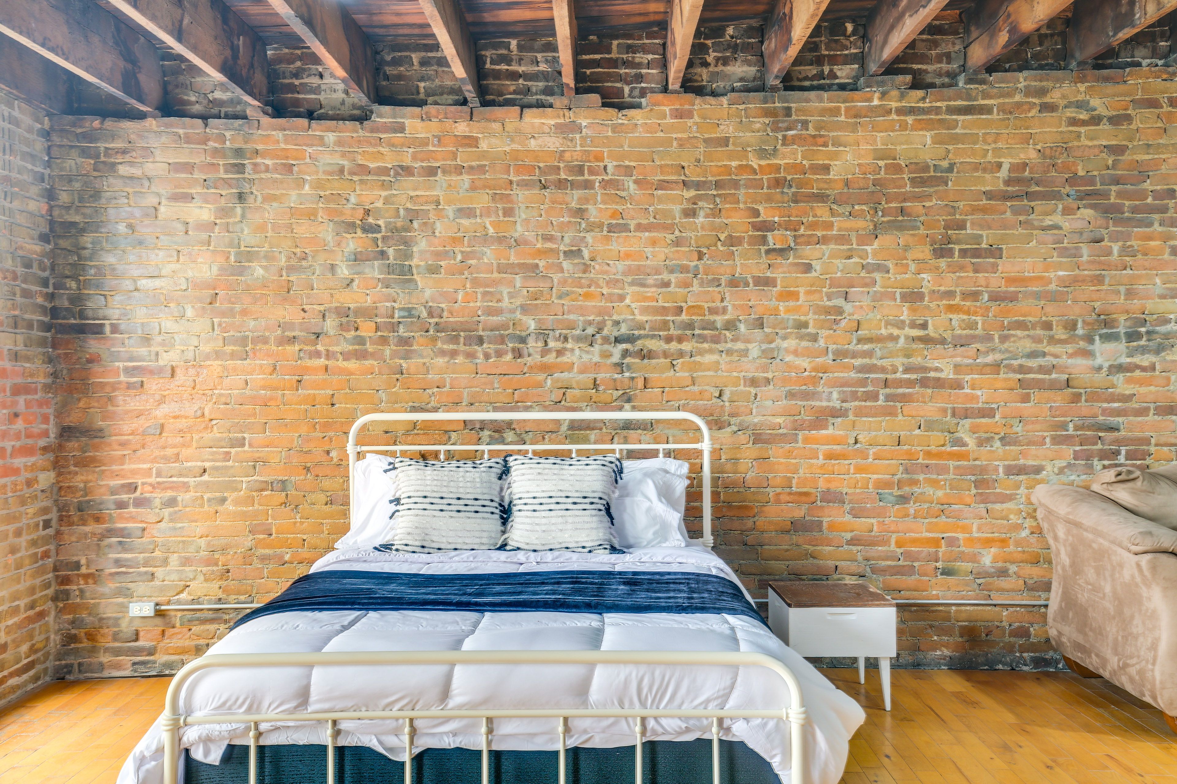 Studio | Queen Bed | Linens Provided