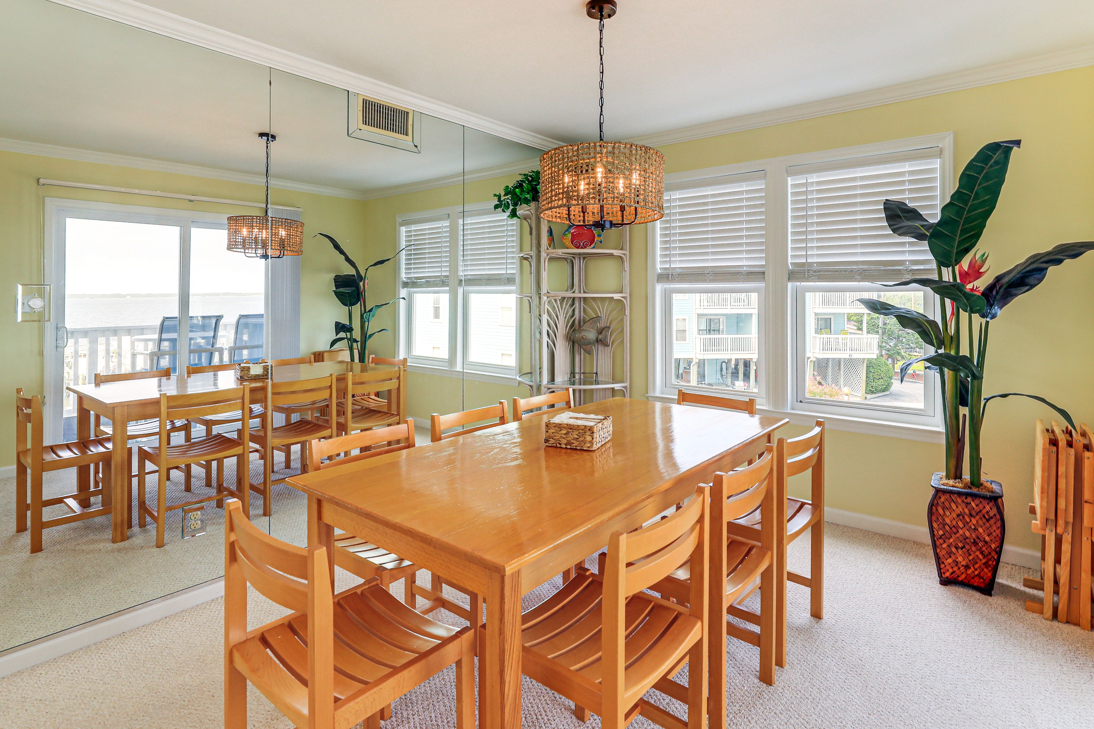 Dining Area | Dishware & Flatware | Central A/C & Heat