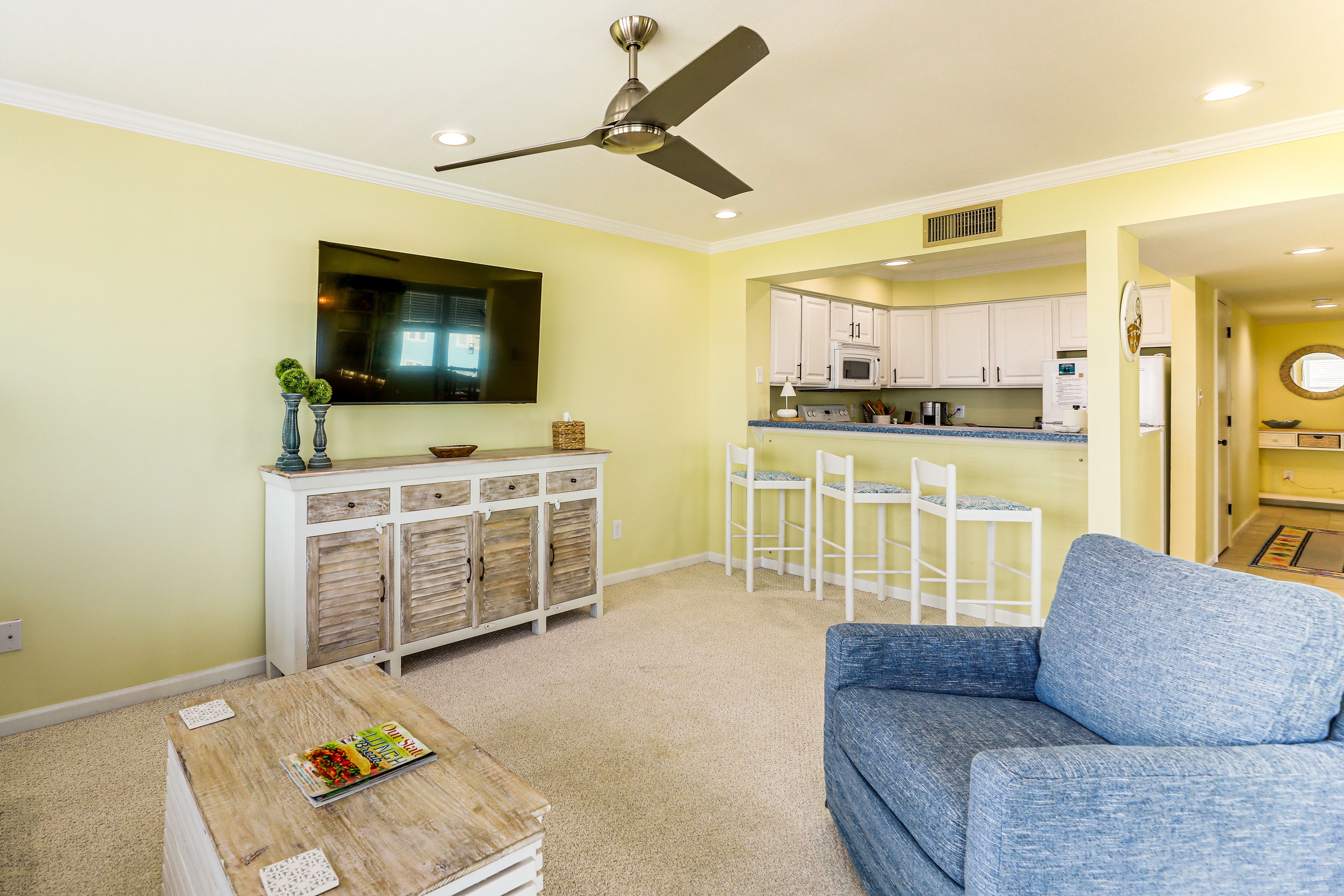 Living Room | Free WiFi | Smart TV