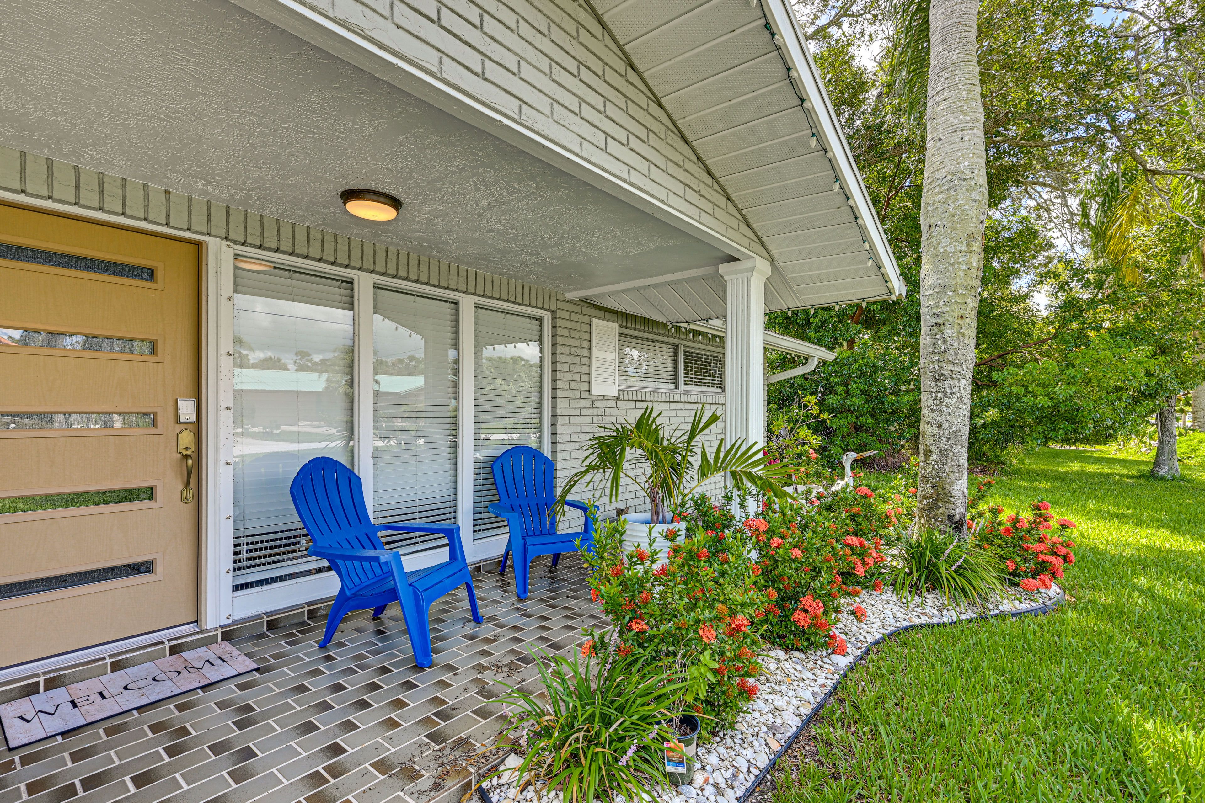 Exterior | Front Porch w/ Seating