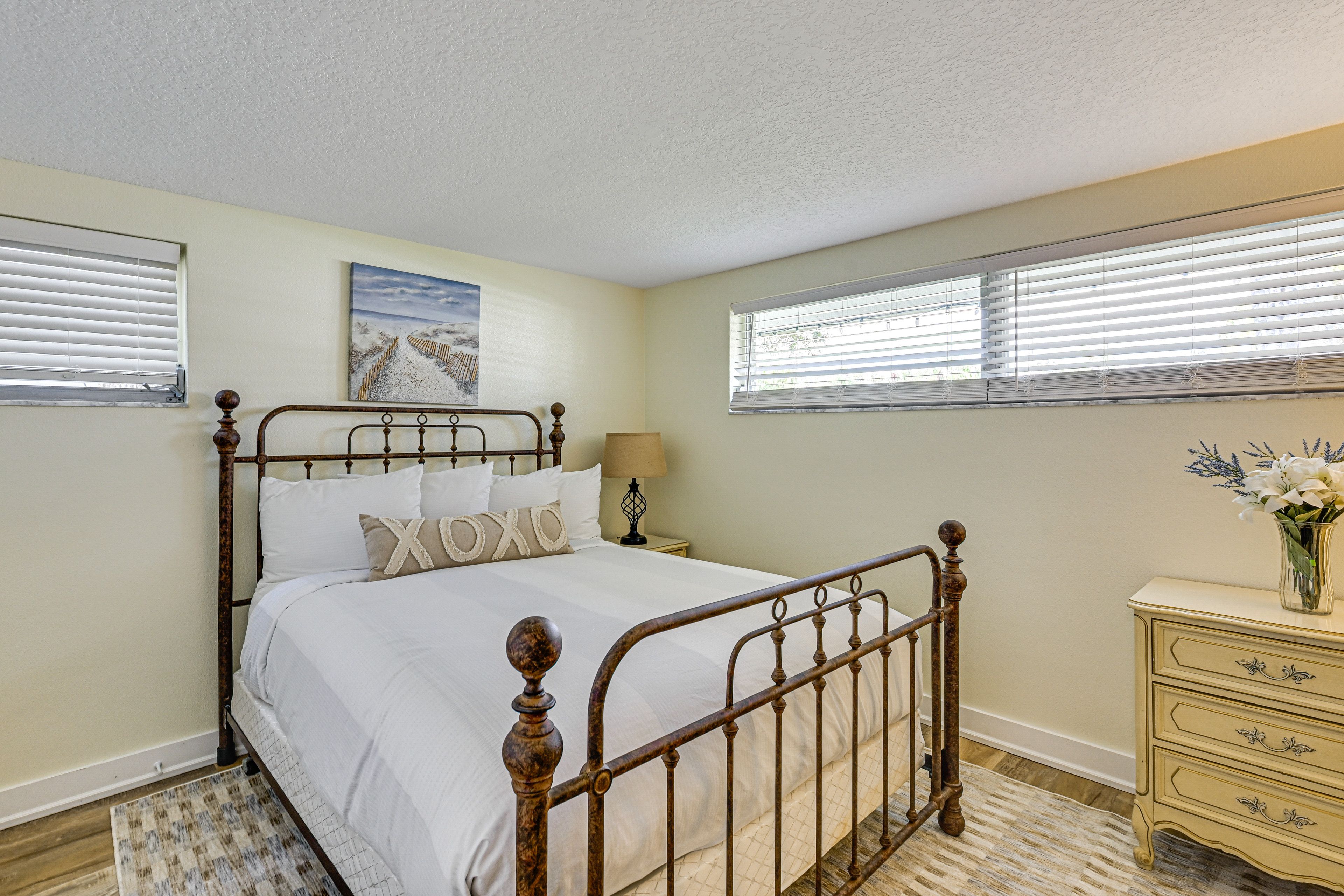 Bedroom 2 | Queen Bed