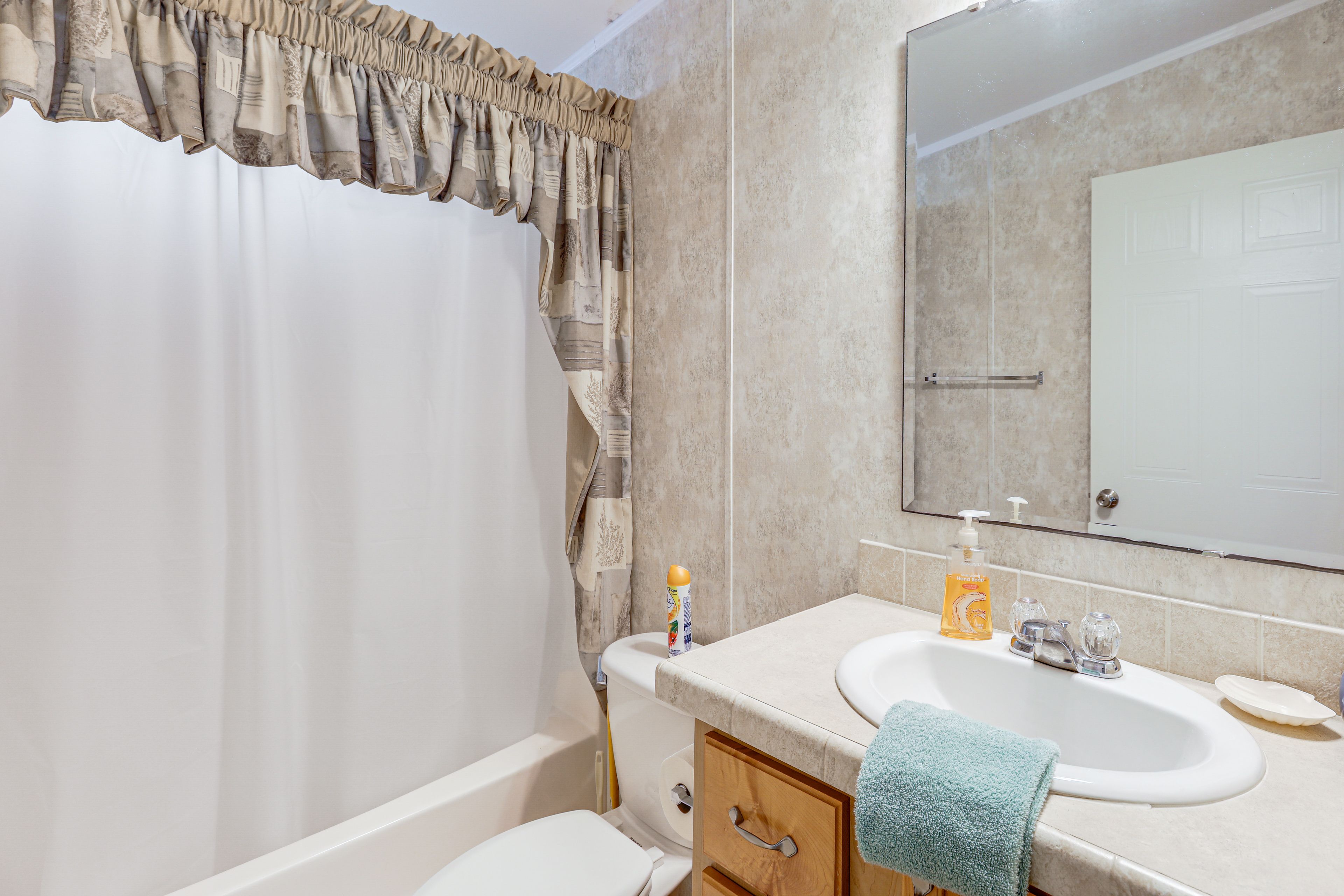 Full Bathroom