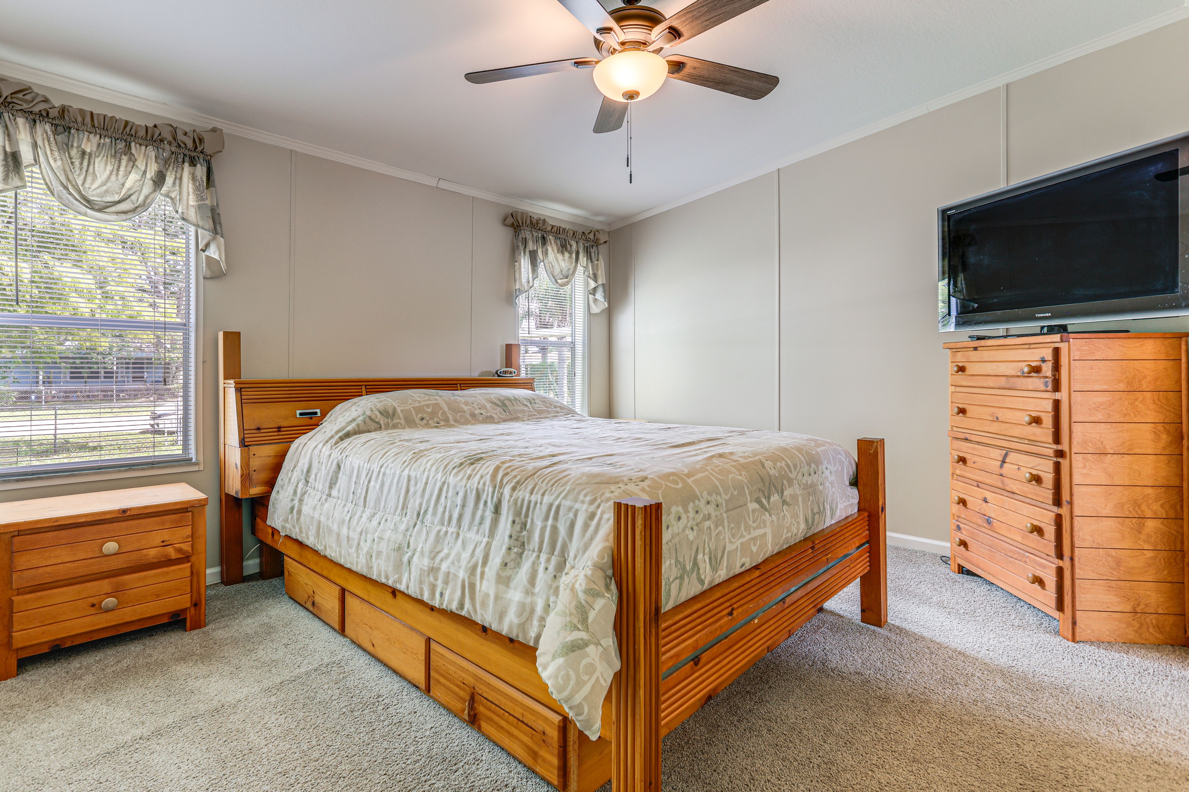 Bedroom 1 | Queen Bed | En-Suite Bathroom
