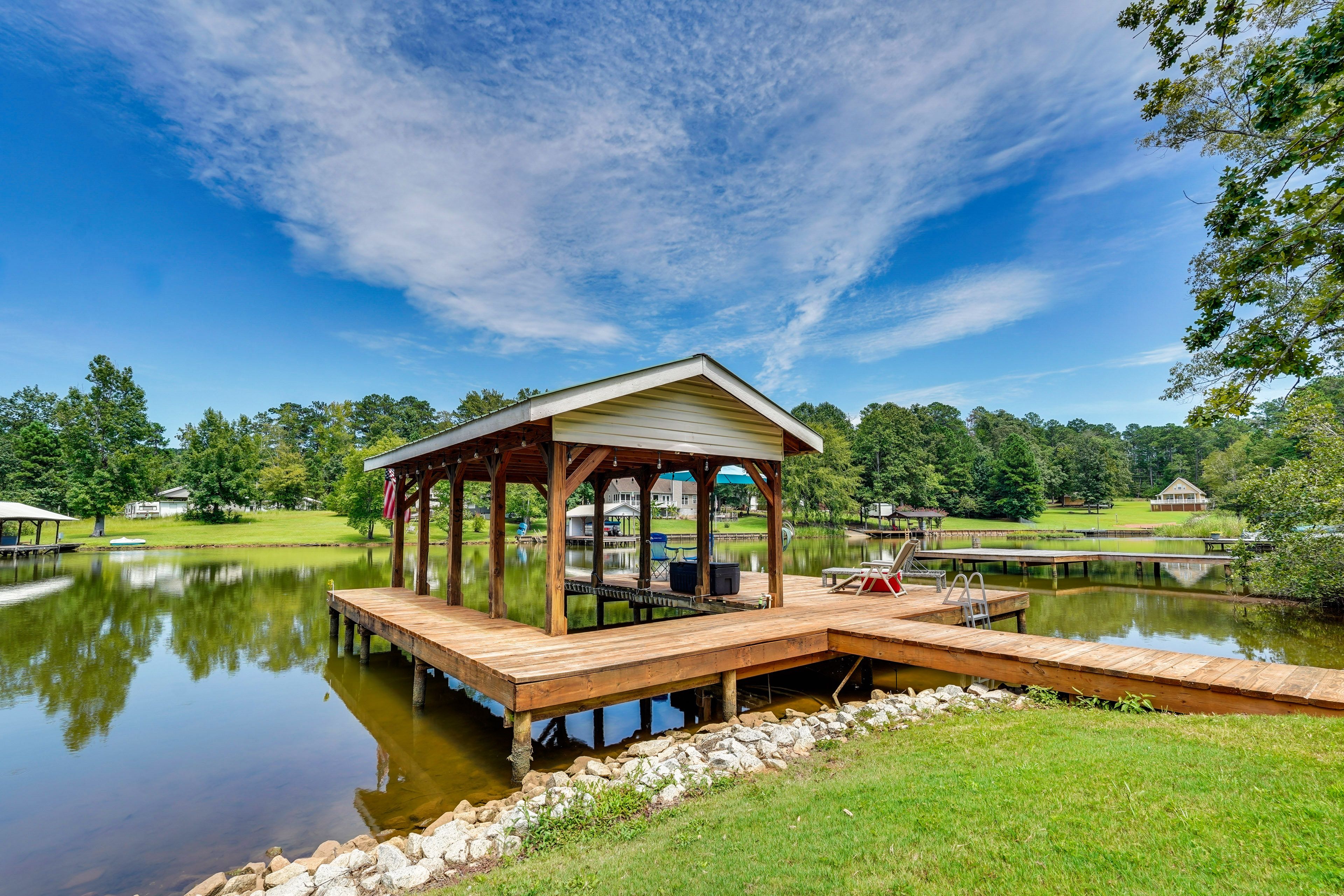 Sparta Vacation Rental | 3BR | 2BA | 1,000 Sq Ft | Exterior Staircase to Enter
