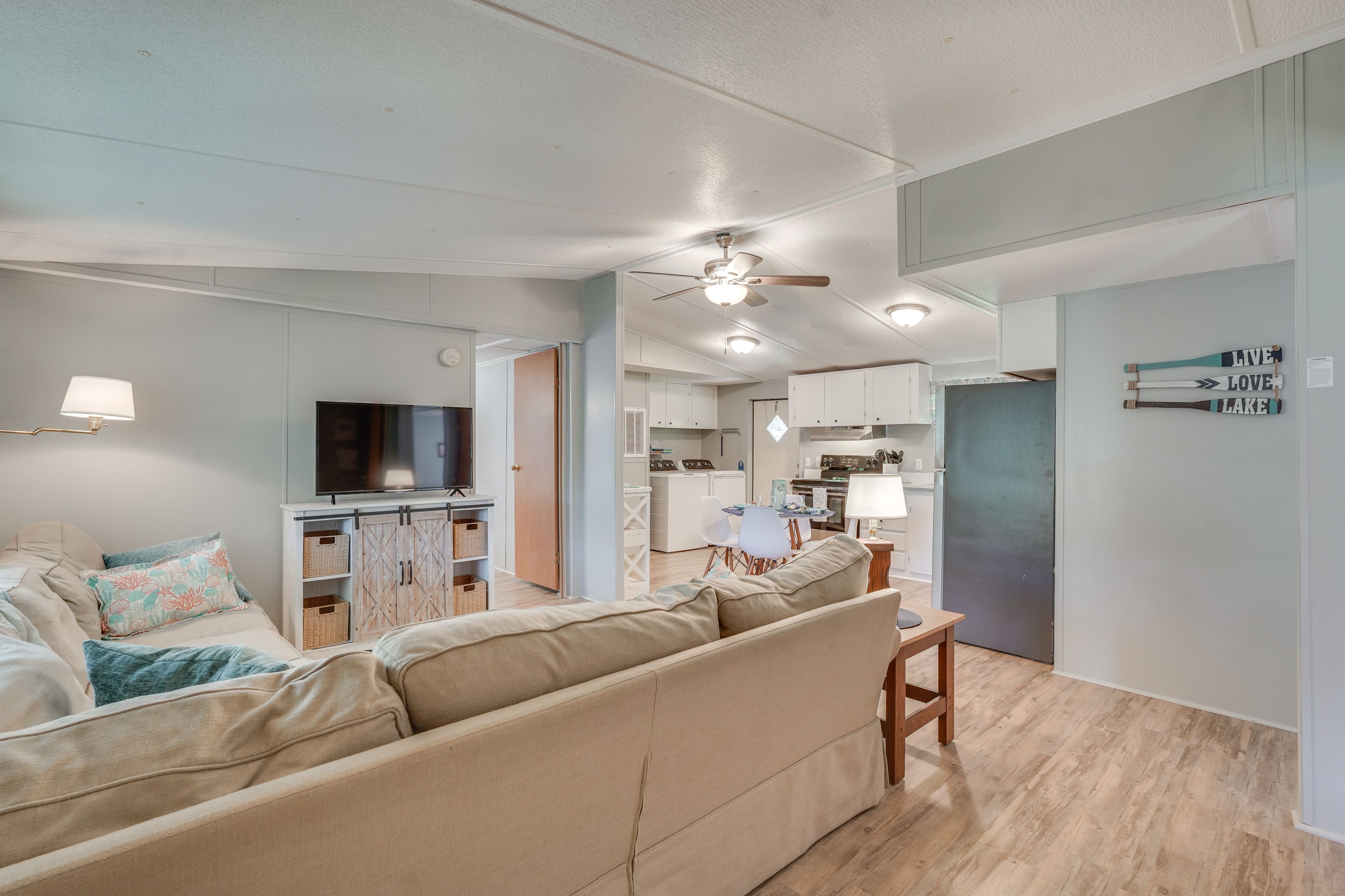 Living Room | Flat-Screen TV | Free WiFi | Central Heat & A/C