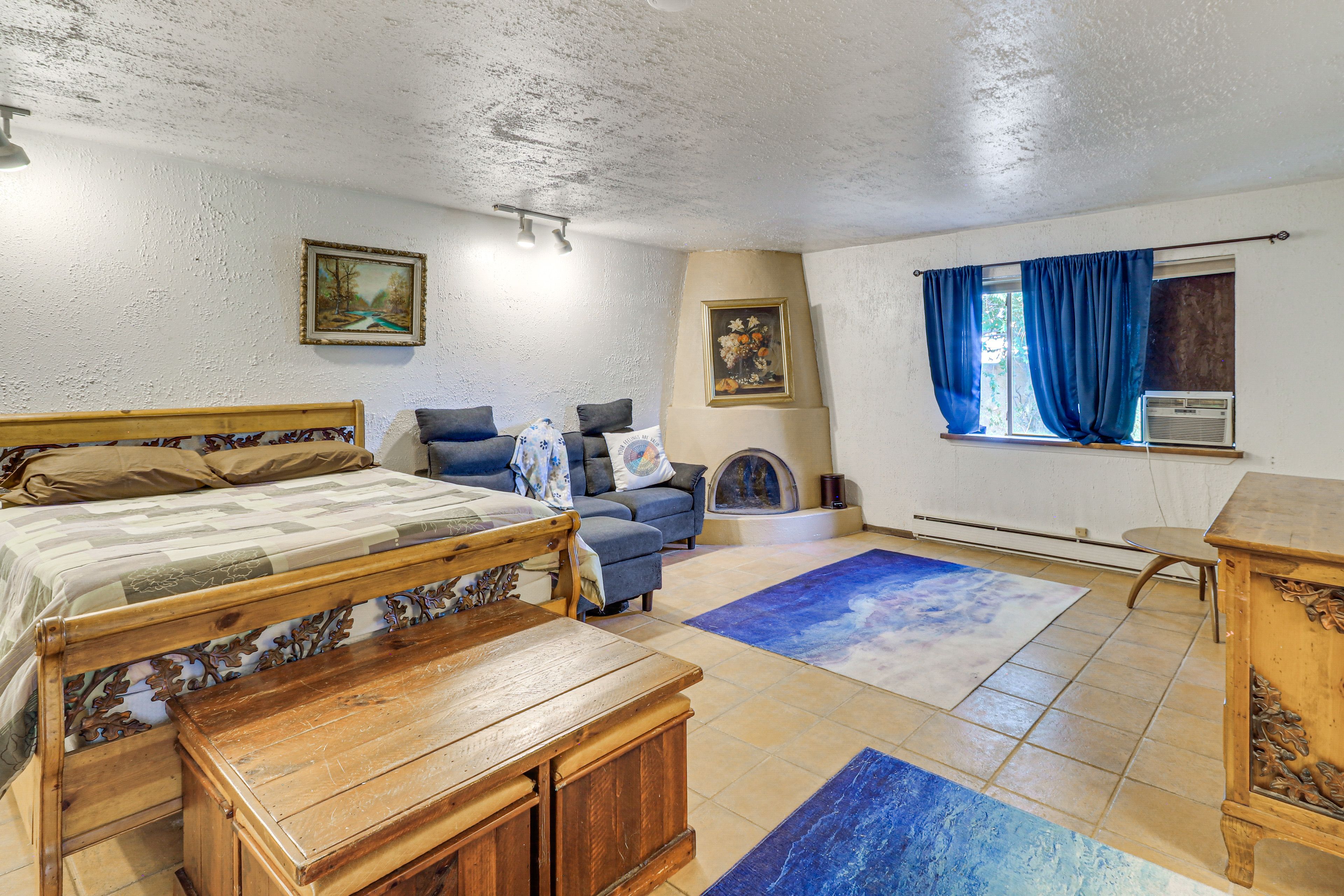 Bedroom 1 | Queen Bed