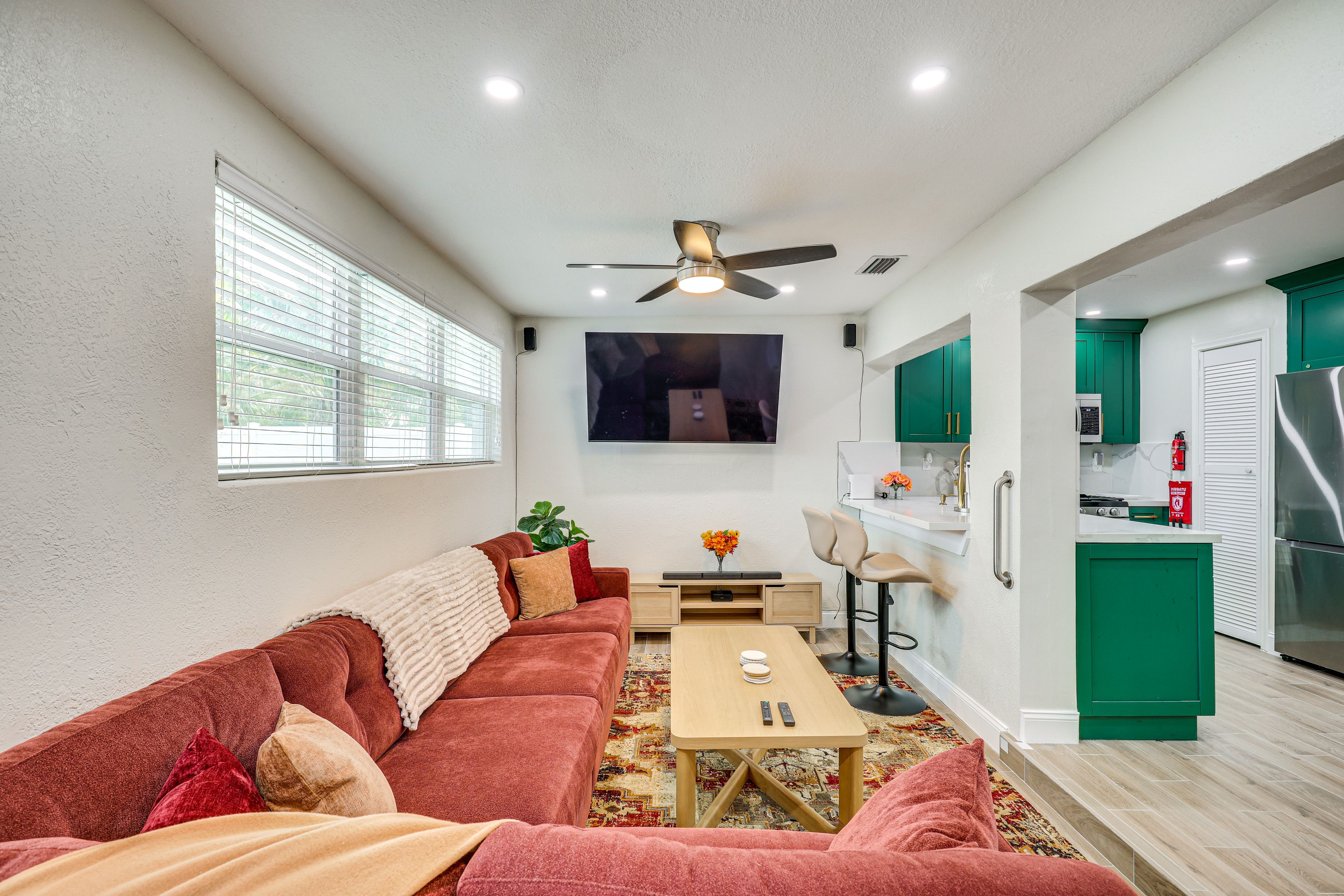 Living Room | Breakfast Bar