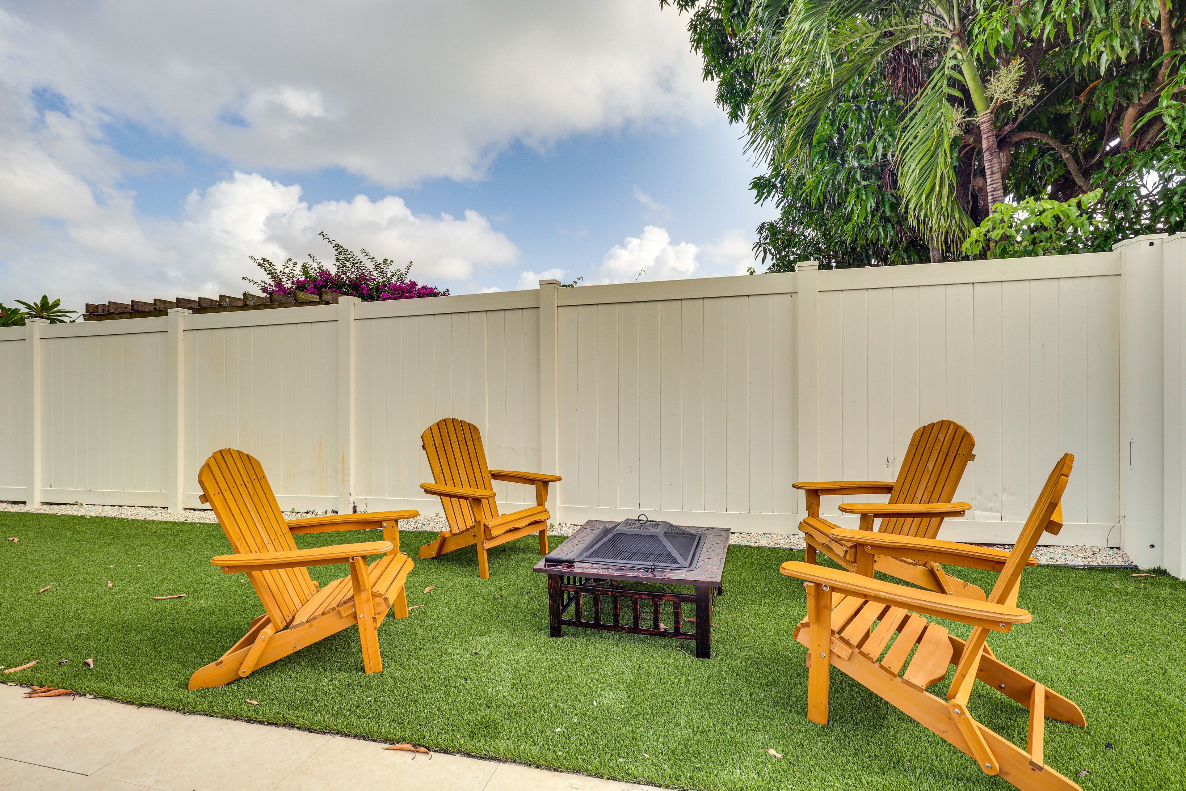 Fire Pit | Outdoor Seating