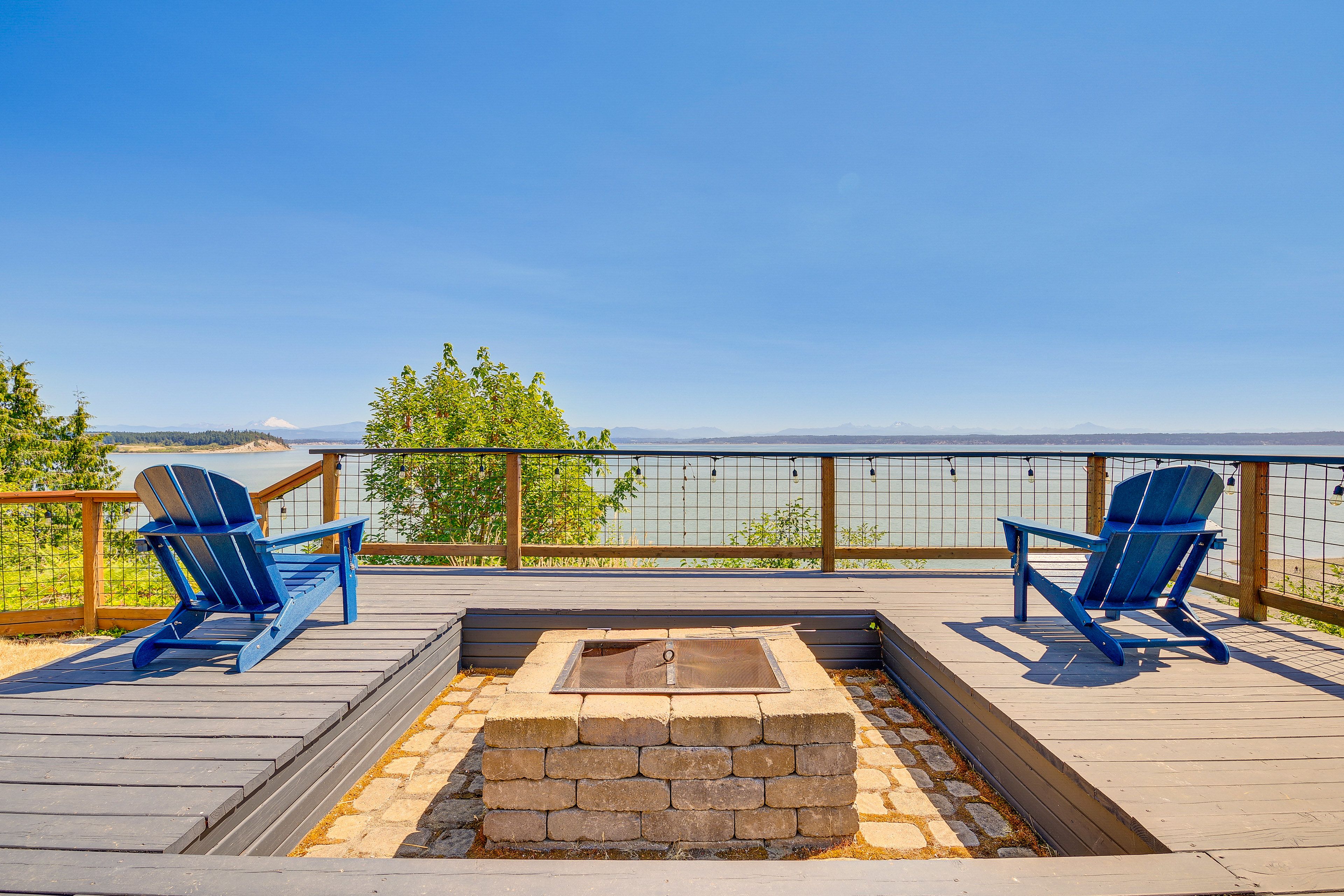 Camano Vacation Rental | 3BR | 3BA | Steps Required | 1,883 Sq Ft