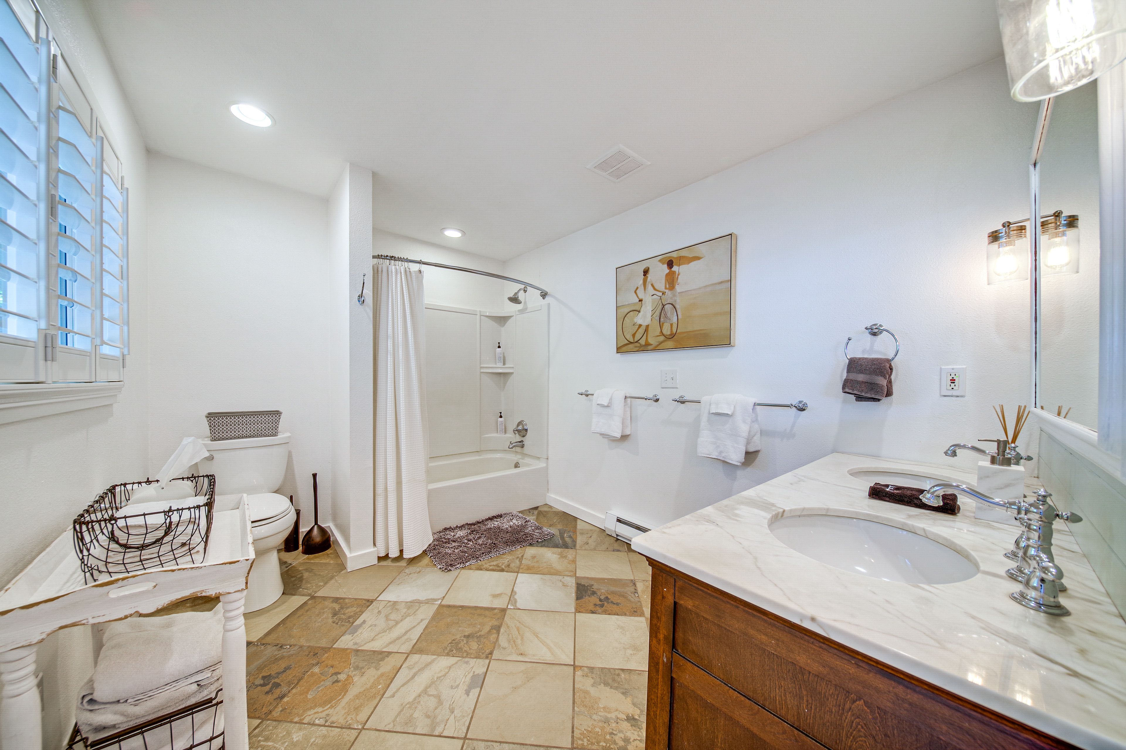 Full Bathroom
