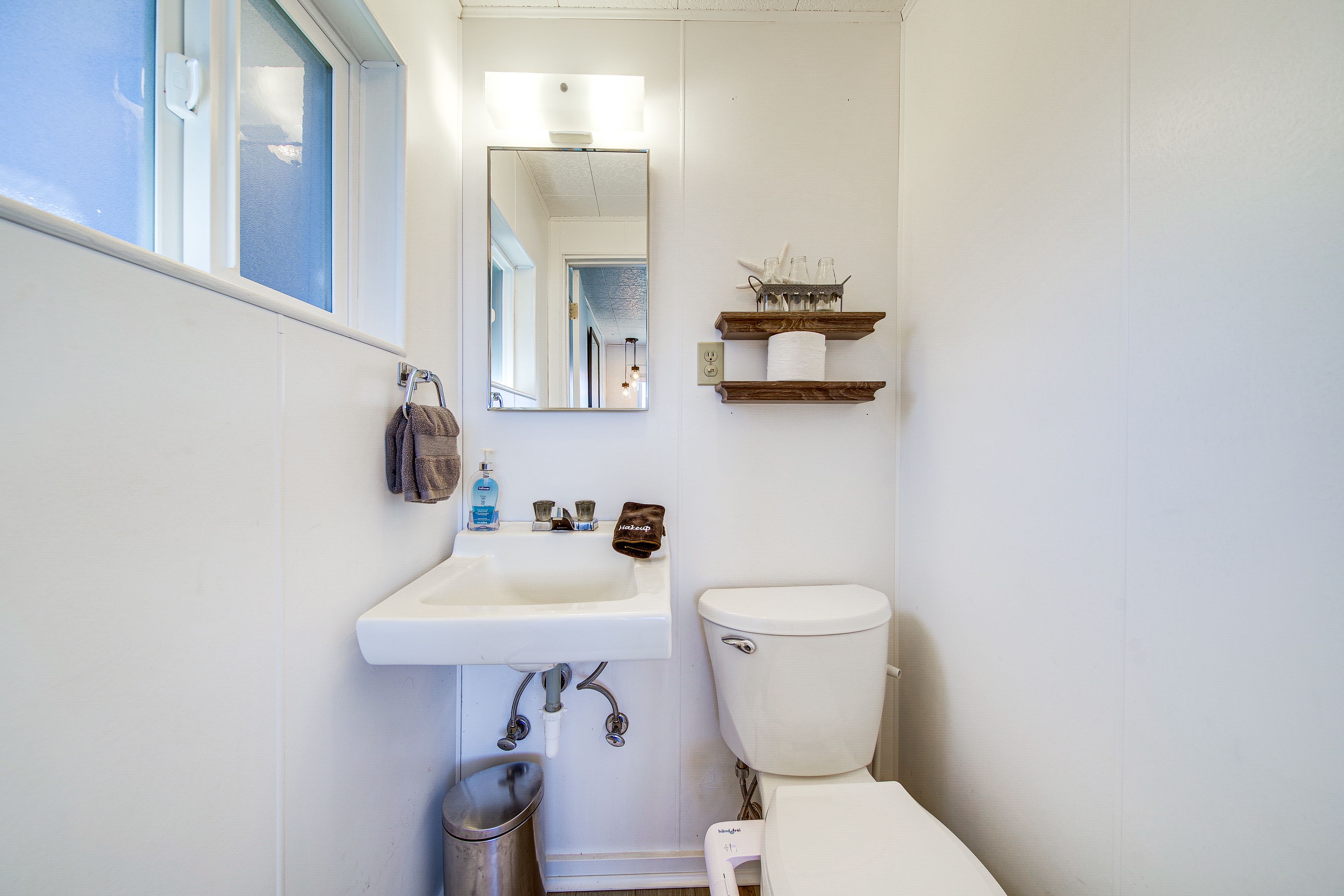 Guest House | Full Bathroom