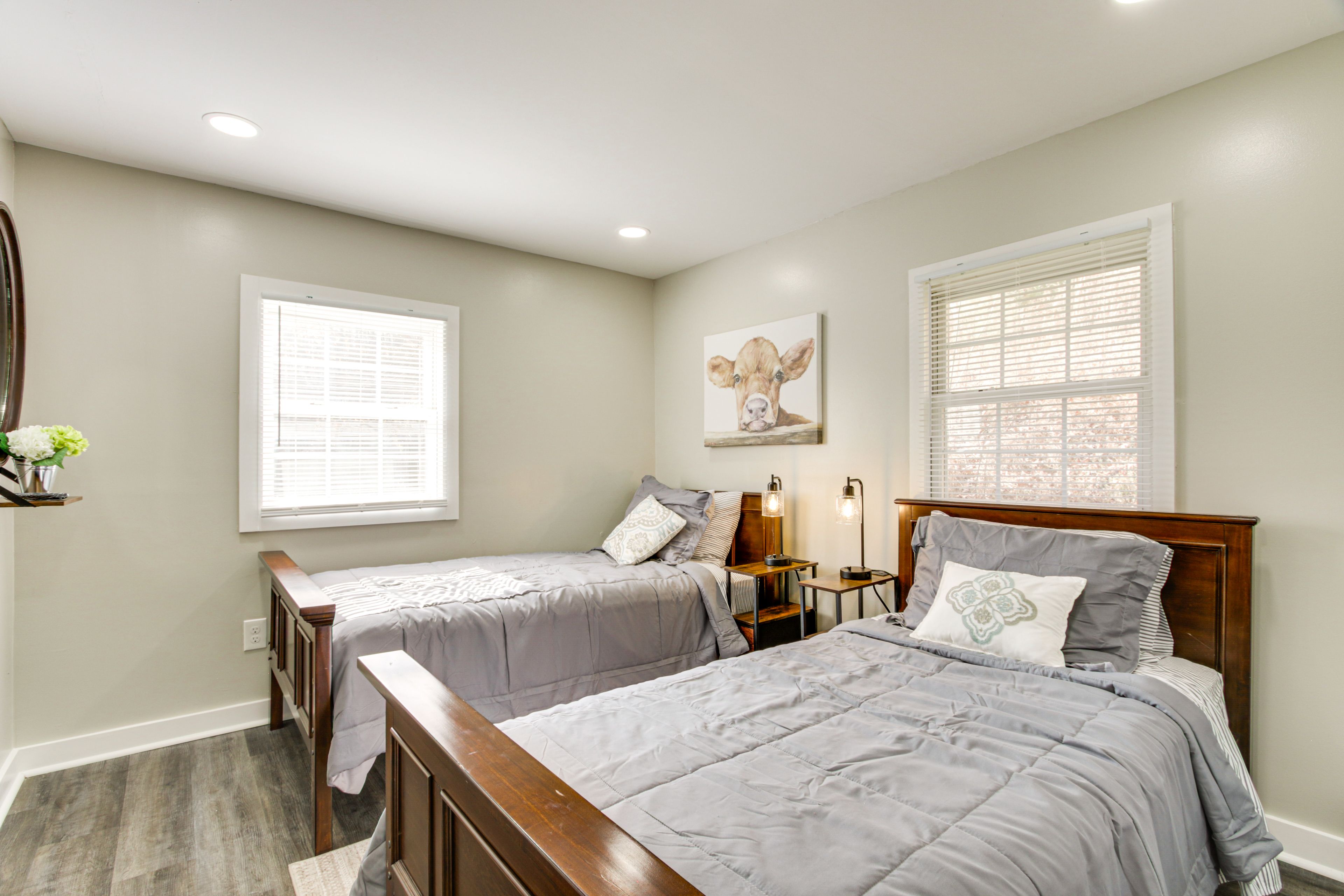 Bedroom 2 | 2 Twin Beds | TV