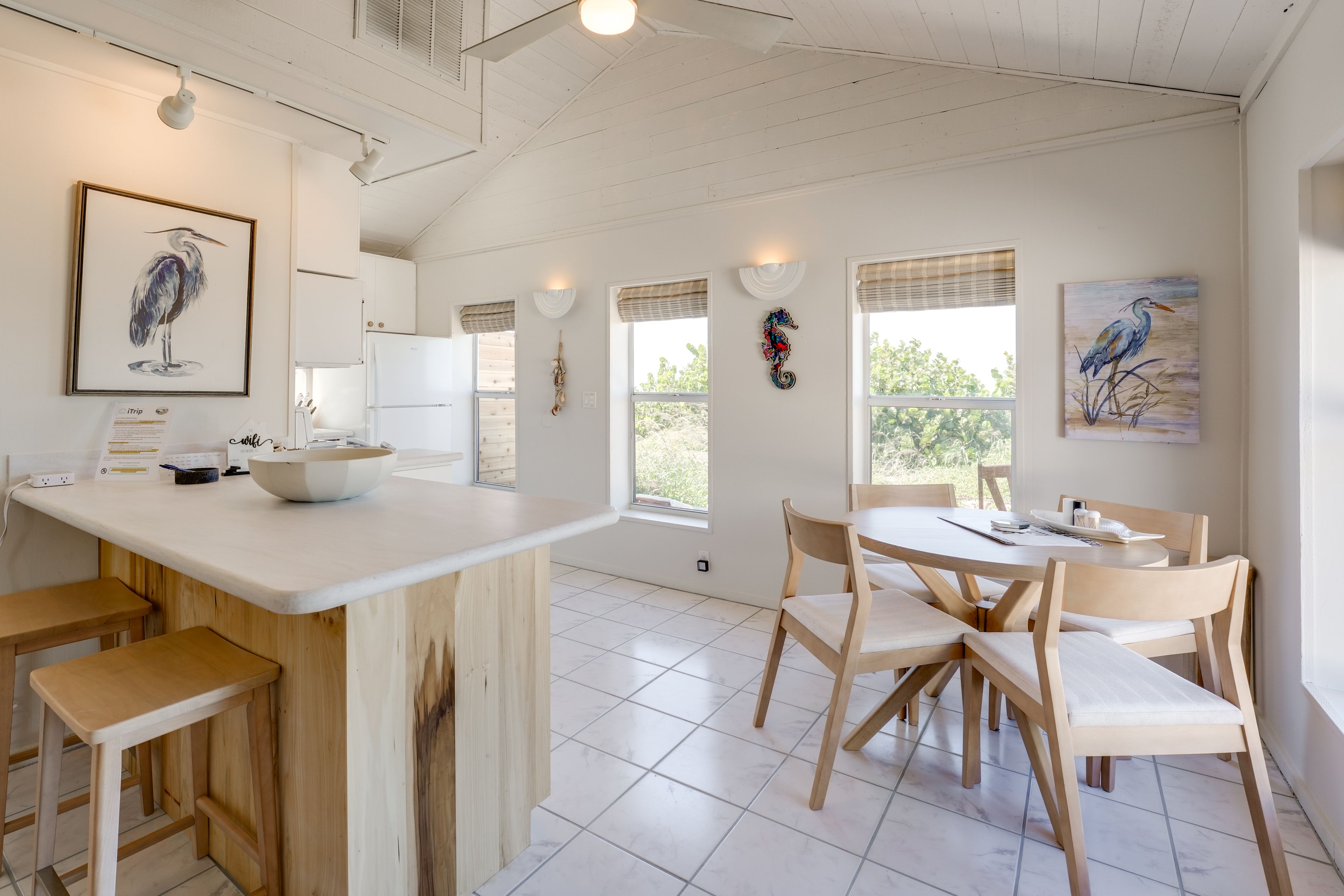 Dining Area & Kitchen