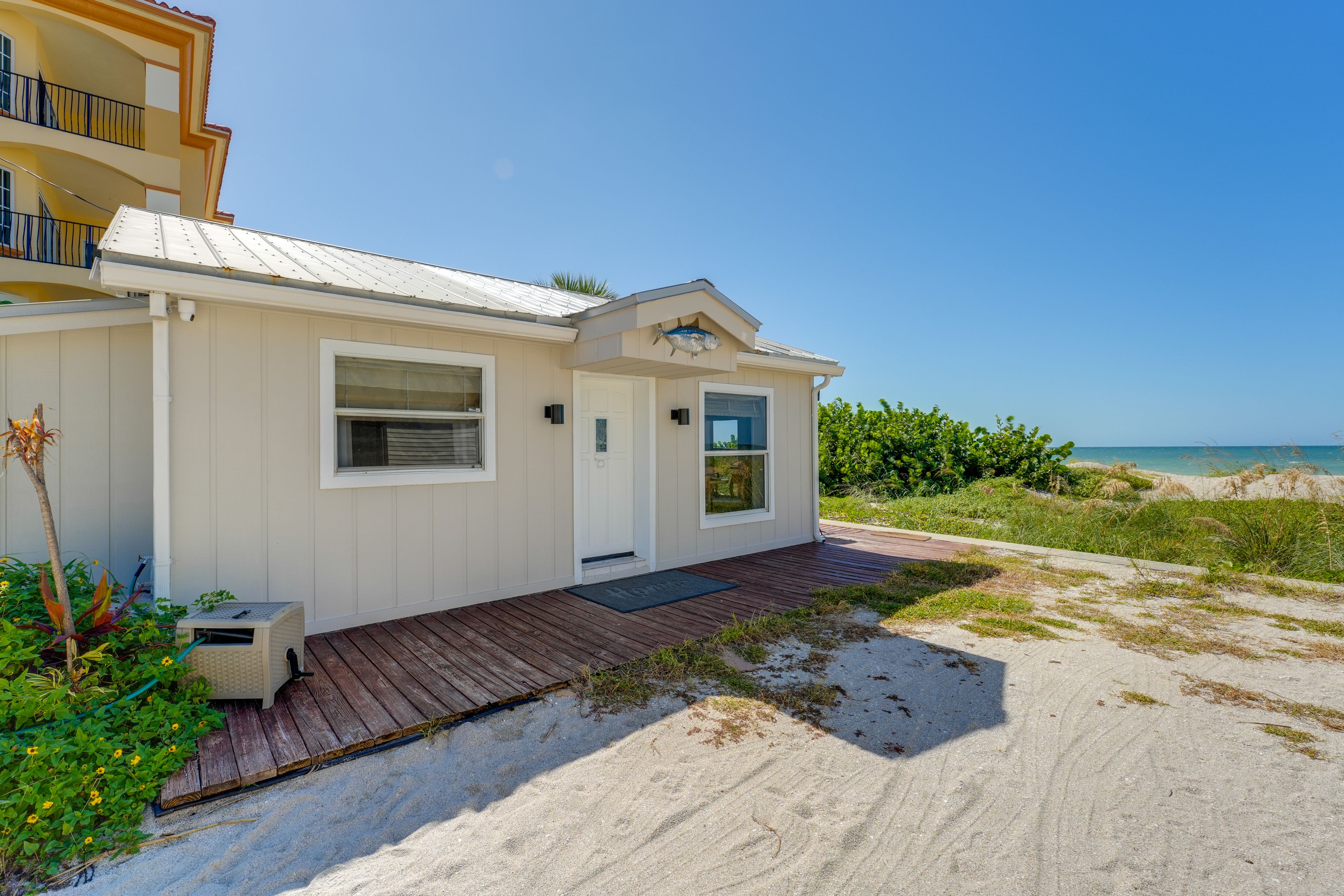 Exterior | Single-Story Home | 480 Sq Ft