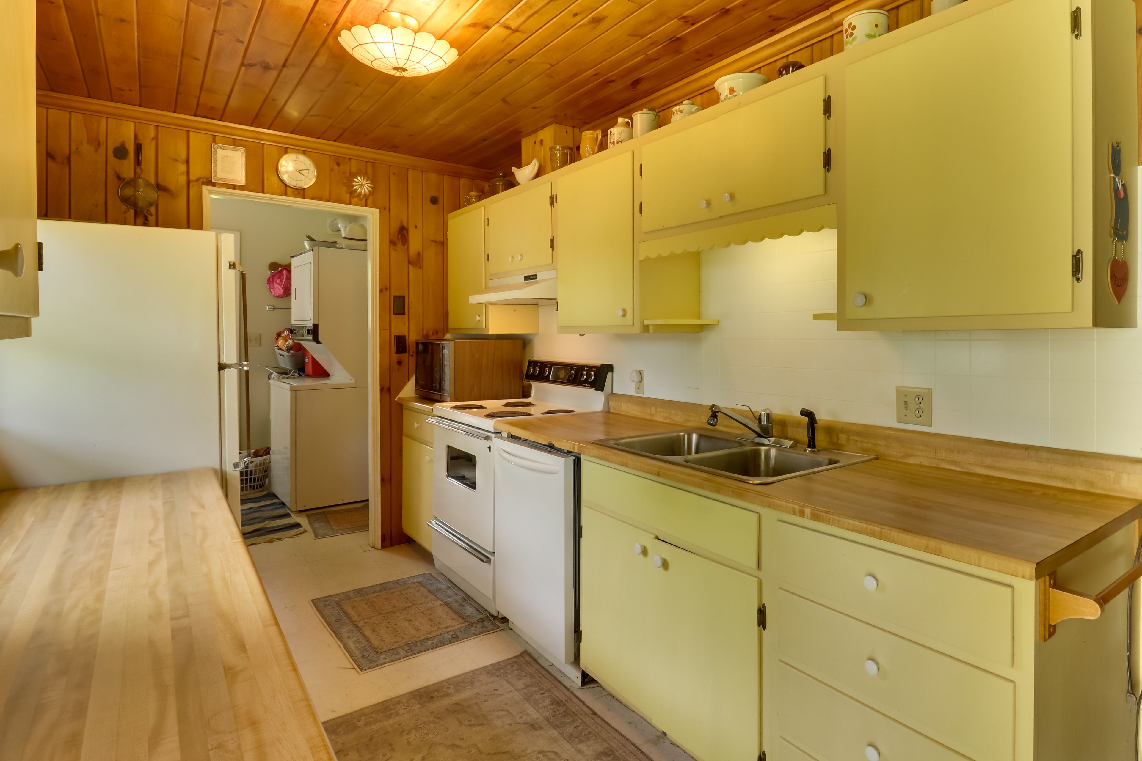 Kitchen | Laundry Room