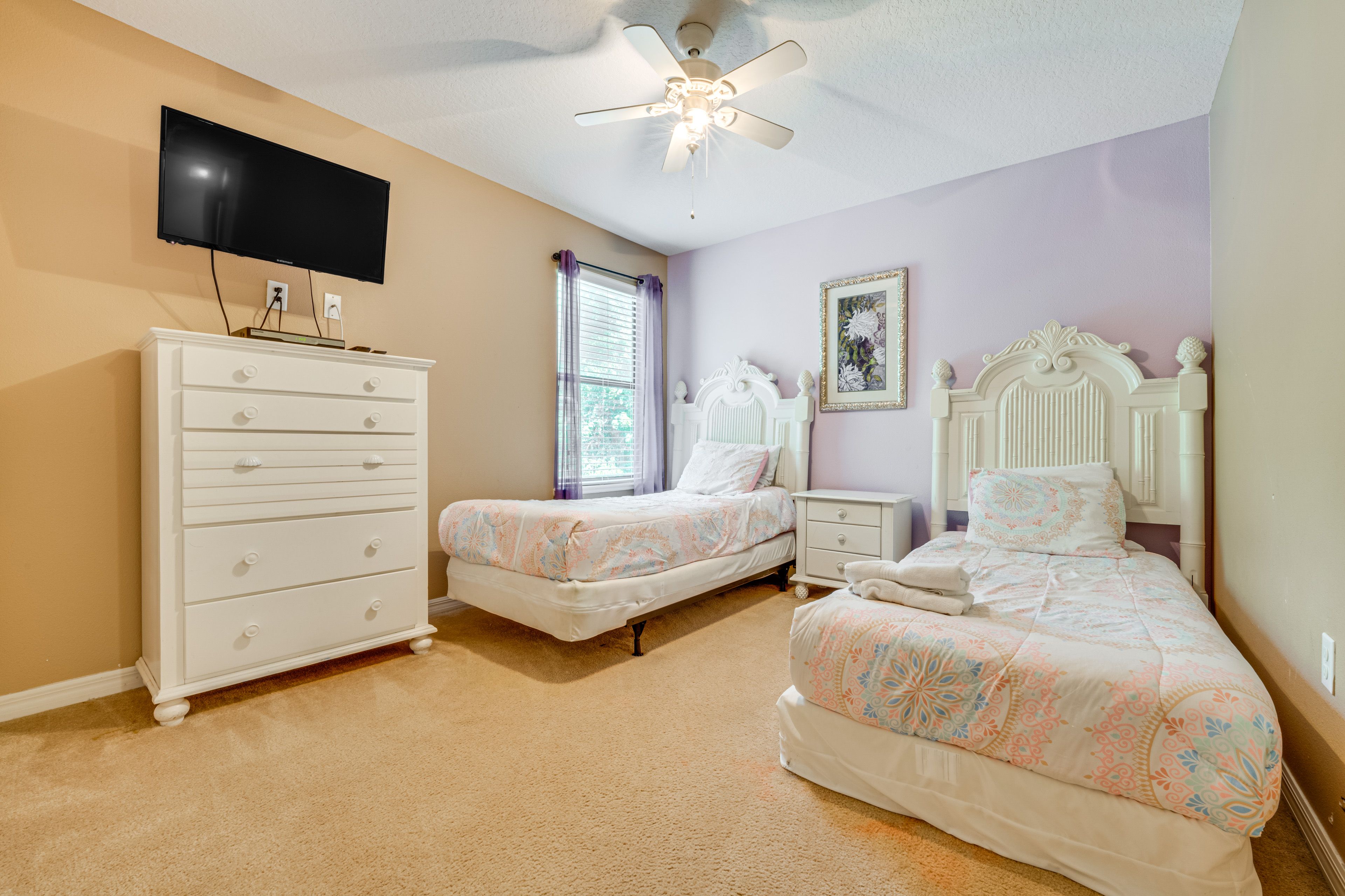 Bedroom 6 | 2nd Floor | 2 Twin Beds | En-Suite Bathroom