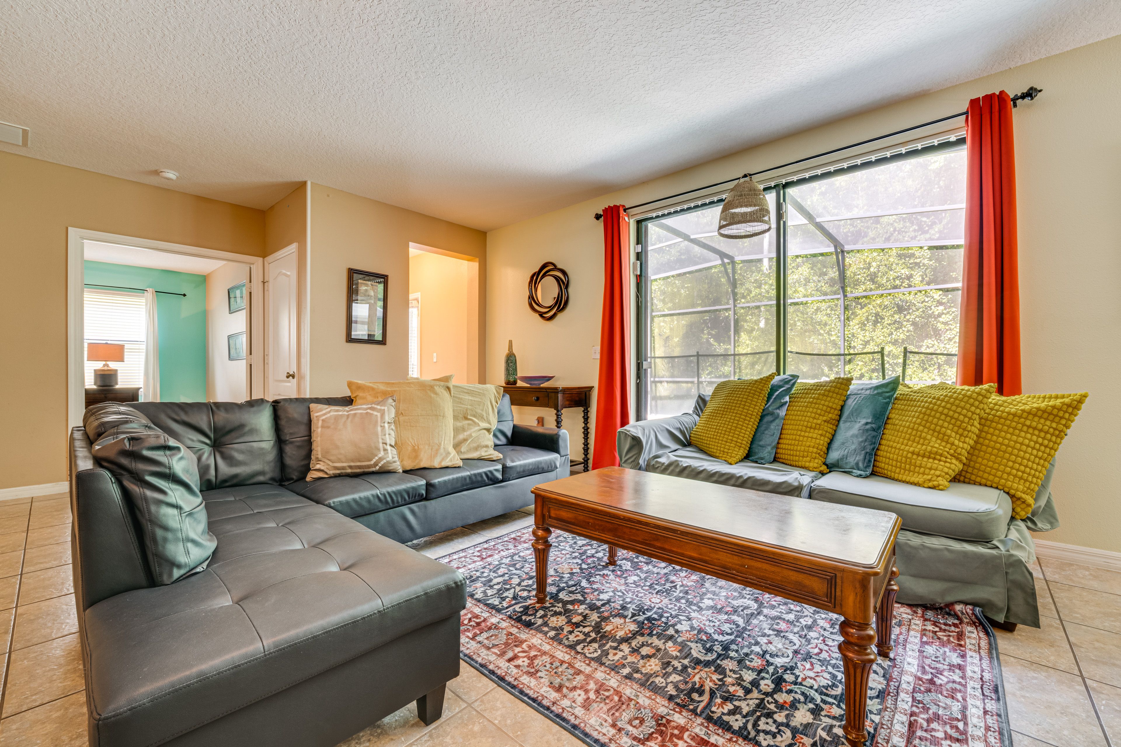 Living Room | 1st Floor | Flat-Screen TV | Central Heating & A/C | Free WiFi
