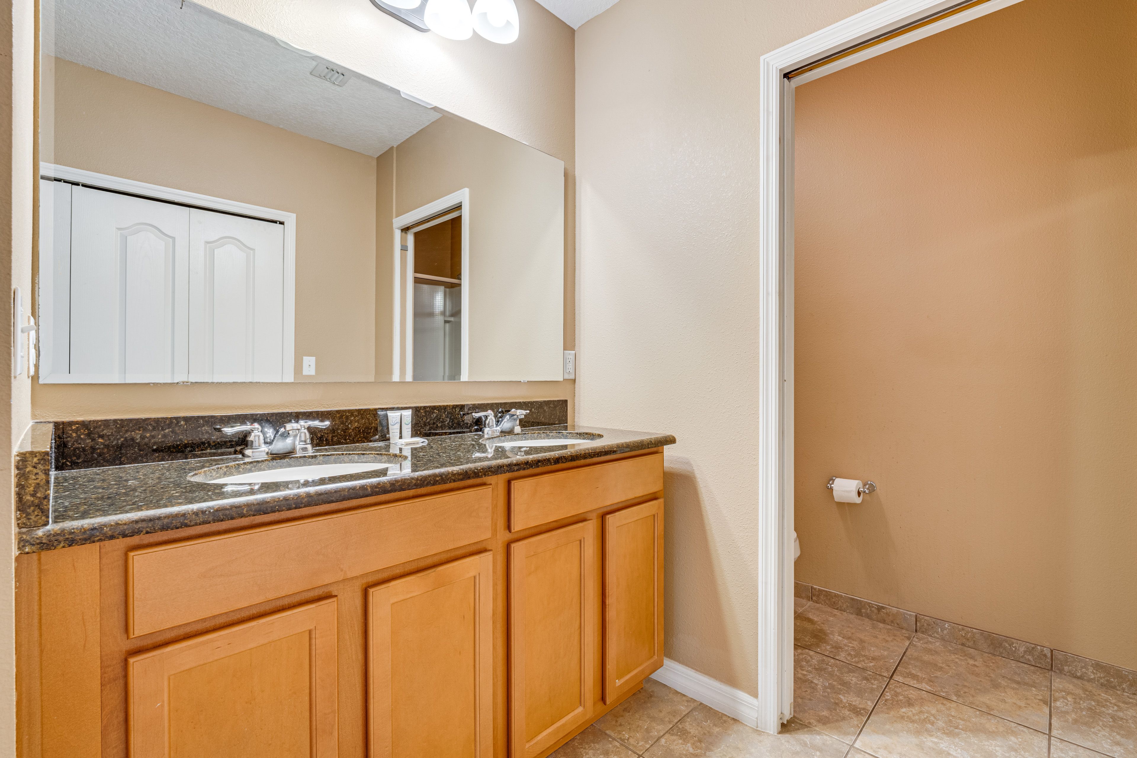 Full Bathroom | 1st Floor