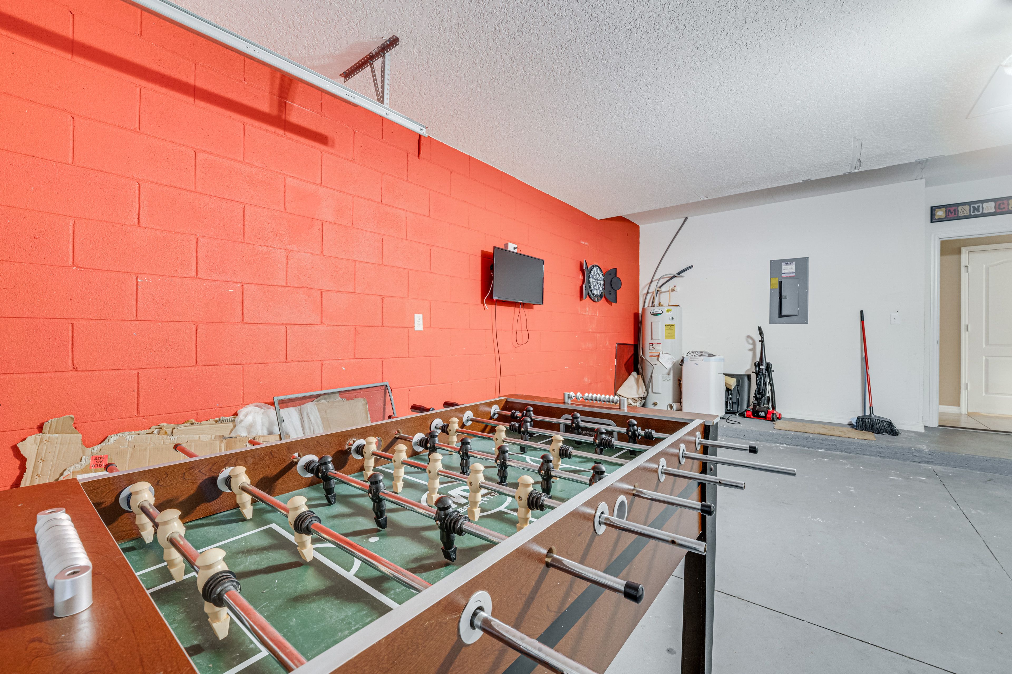 Game Area | Garage | Foosball Table | Dartboard | Flat-Screen TV