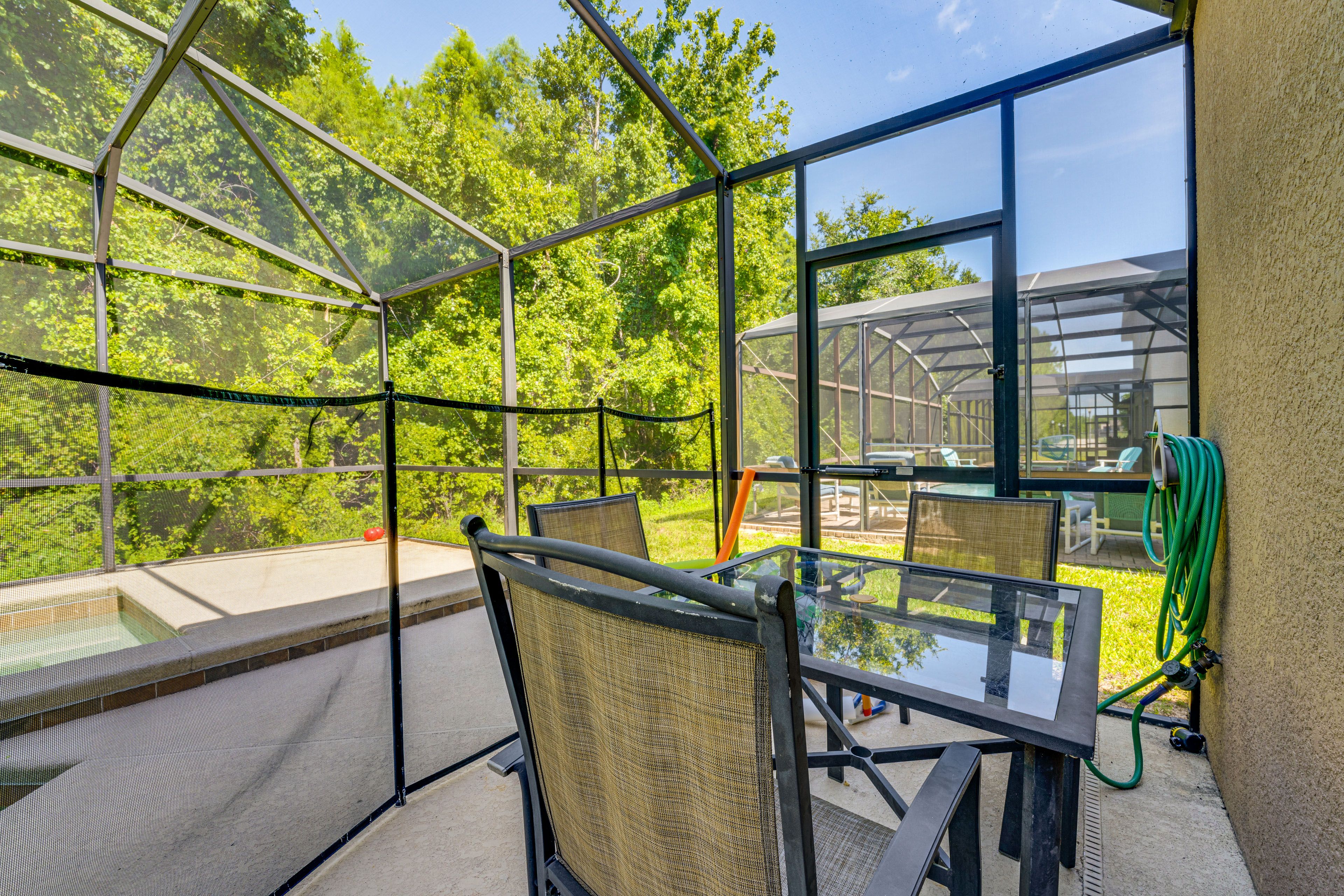 Lanai | Outdoor Dining Areas