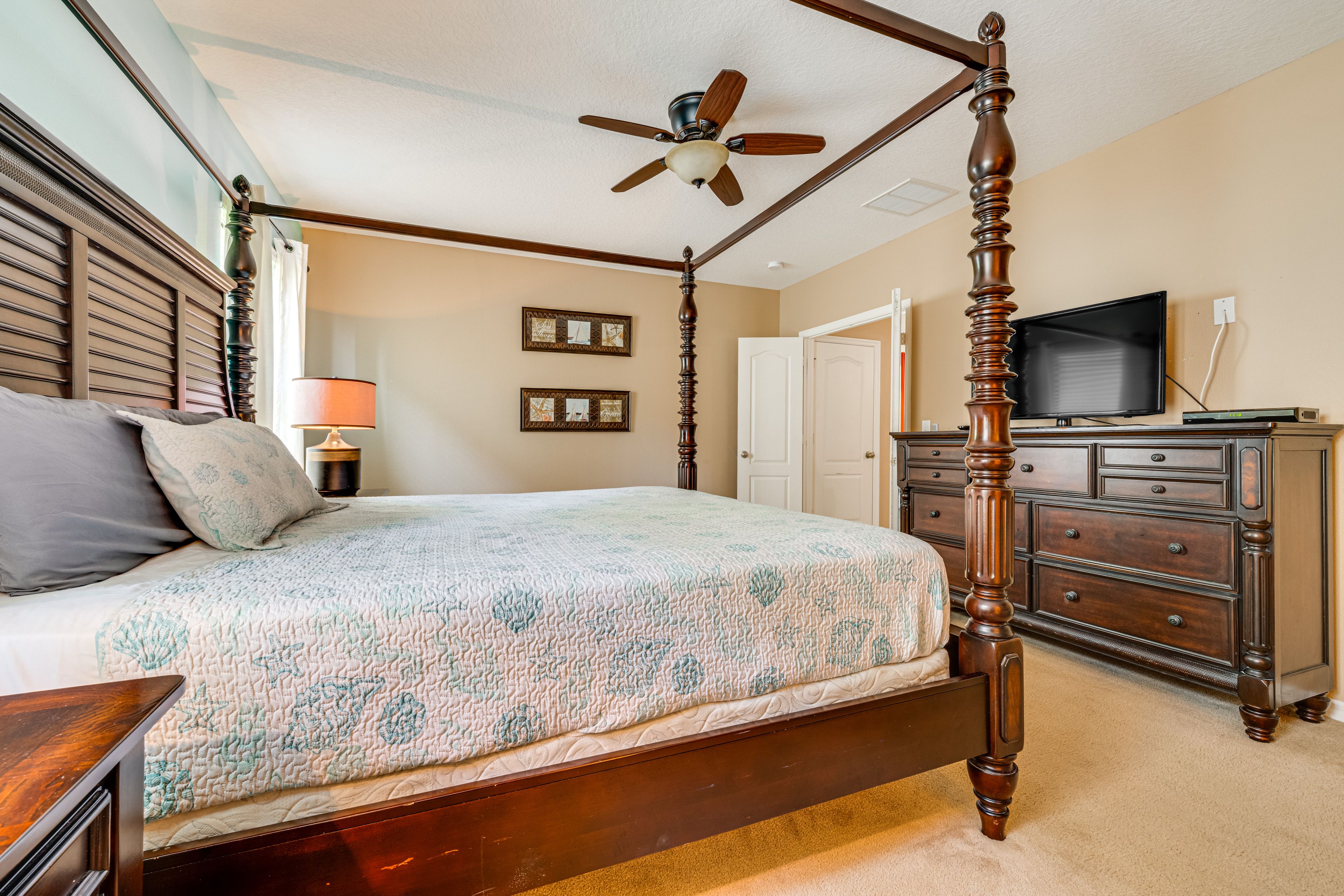 Bedroom 1 | 1st Floor | King Bed | Jetted Tub | En-Suite Bathroom