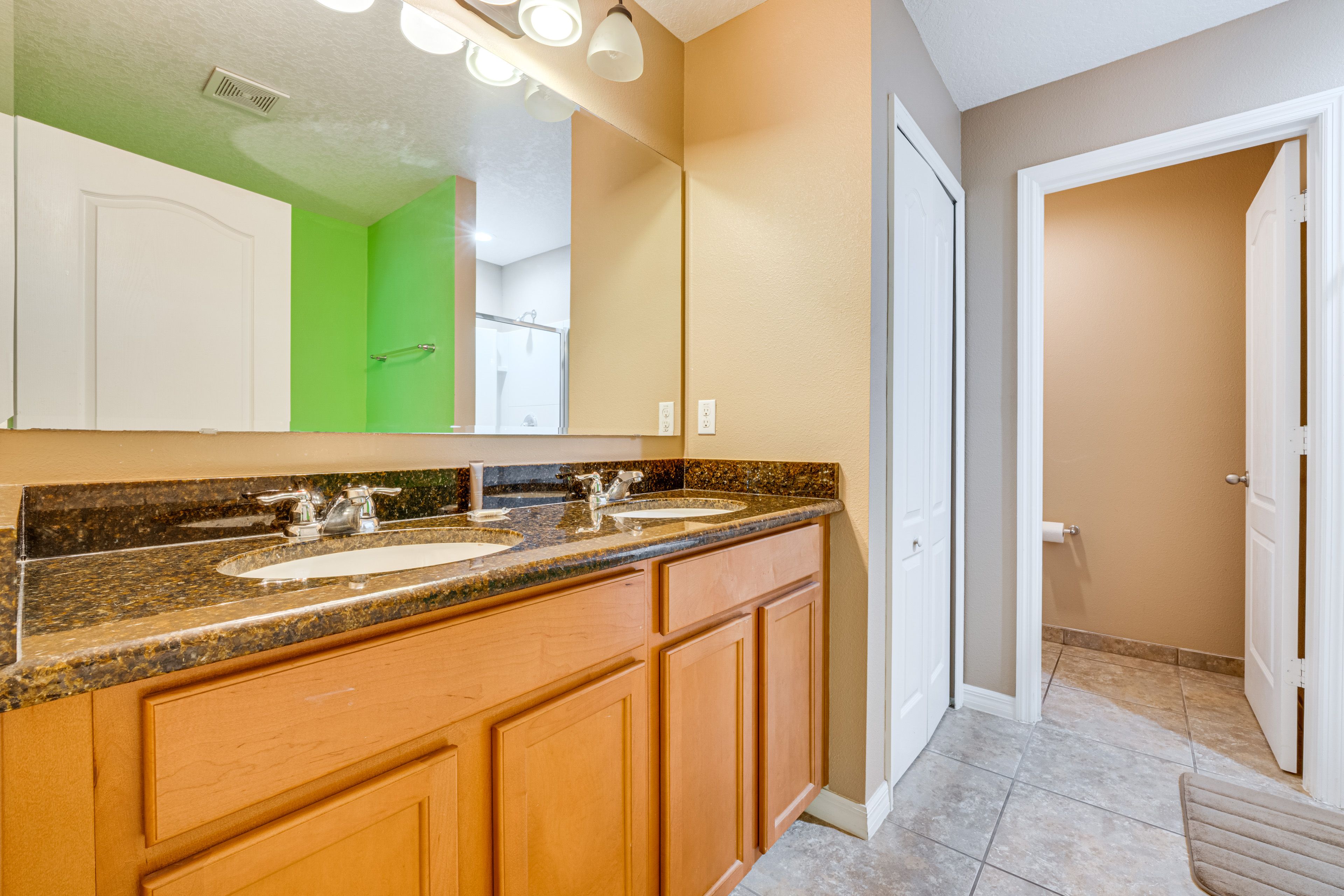 Full Bathroom | 2nd Floor