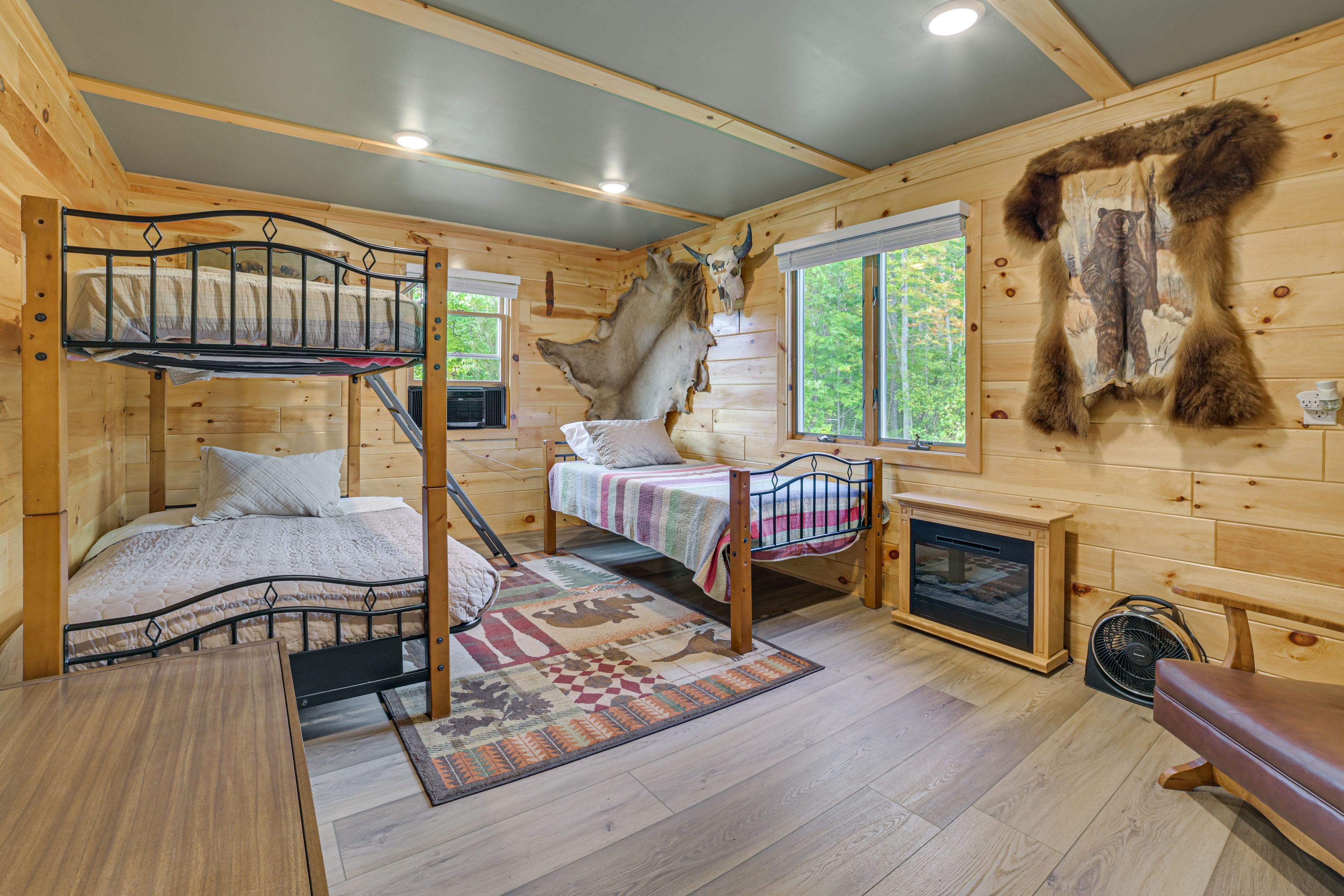Bedroom 2 | Twin/Full Bunk Bed | Twin Bed