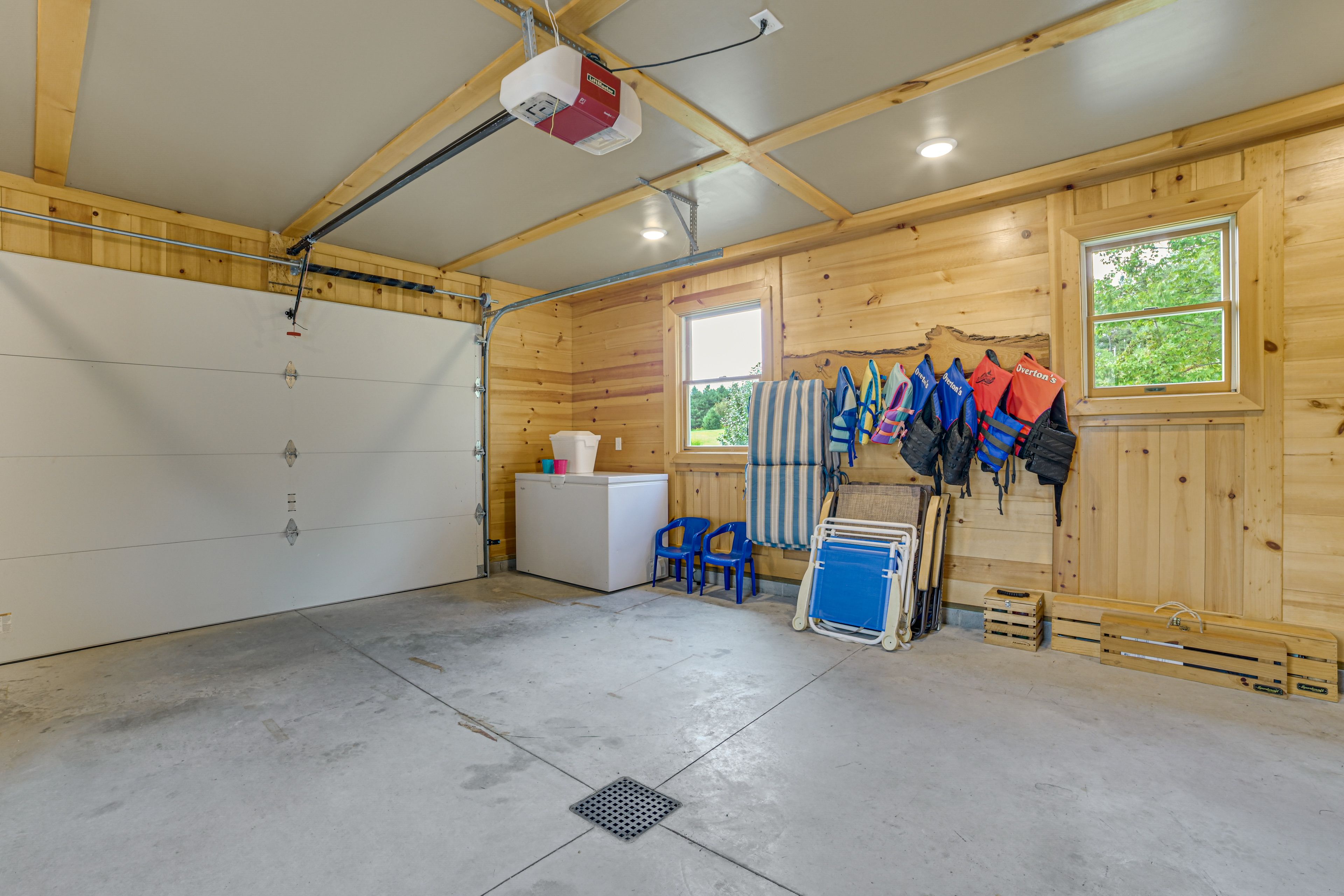 Garage | Beach Gear | Life Vests | Gas Grill (Propane Provided)