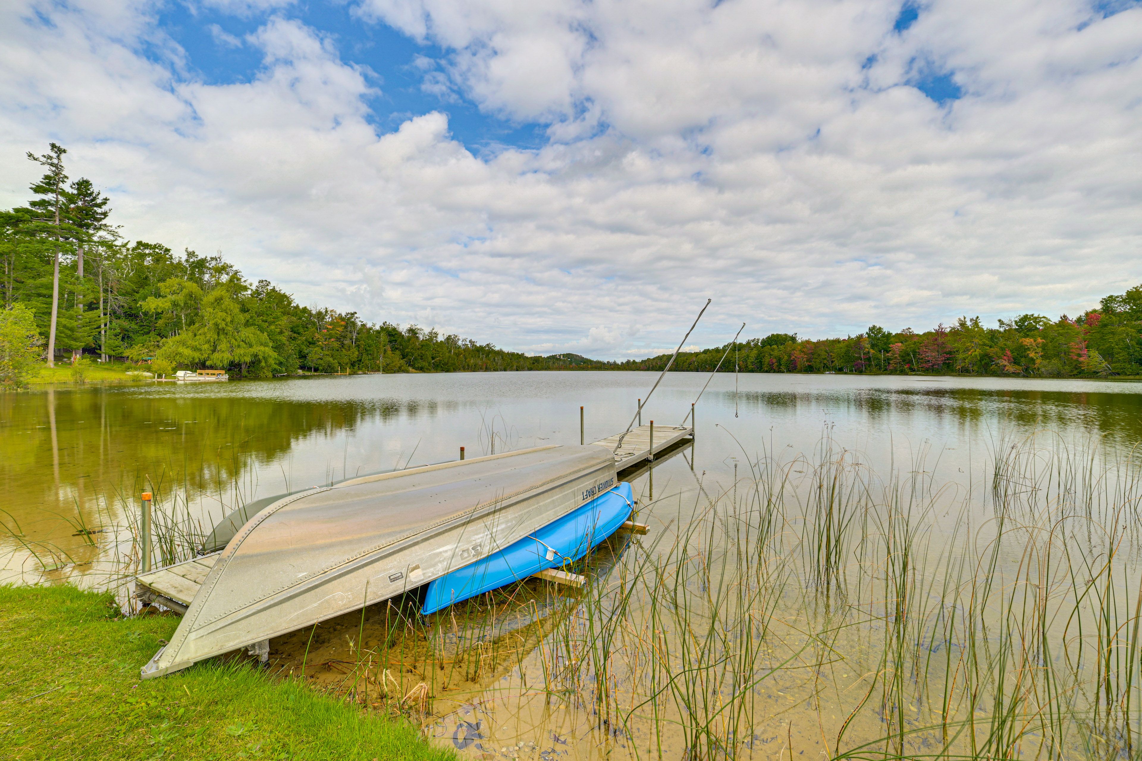 Lakefront | Private Dock | Kayaks | Rowboat | Fishing Rods