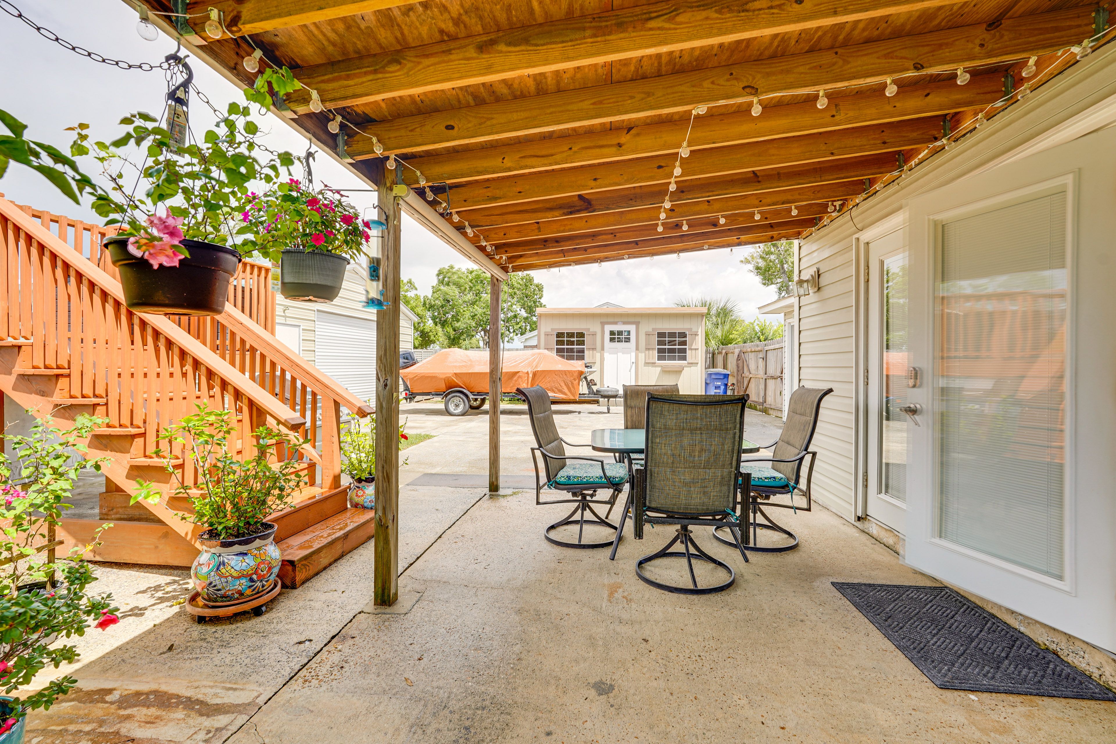 Covered Patio | Outdoor Dining