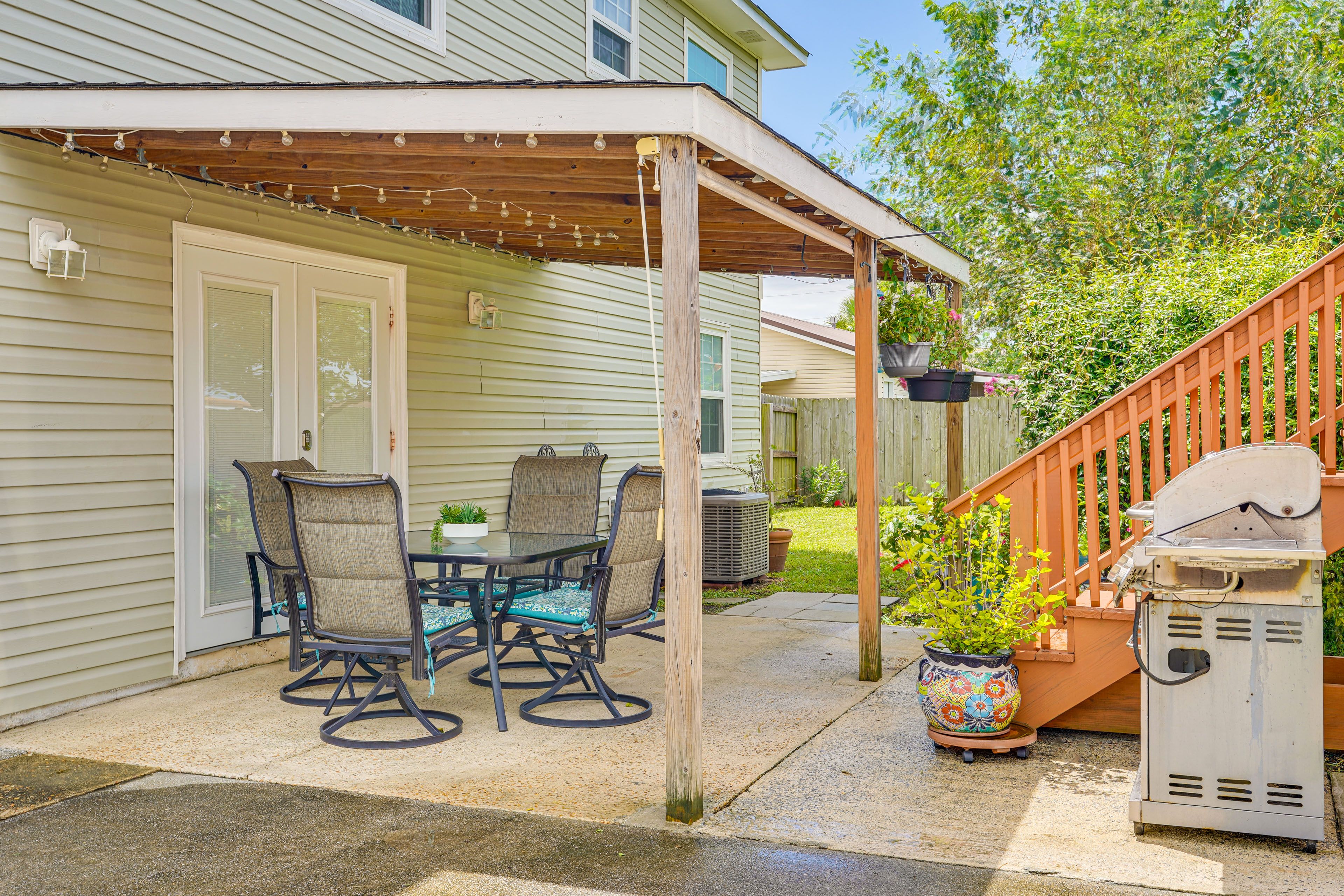 Covered Patio | Gas Grill