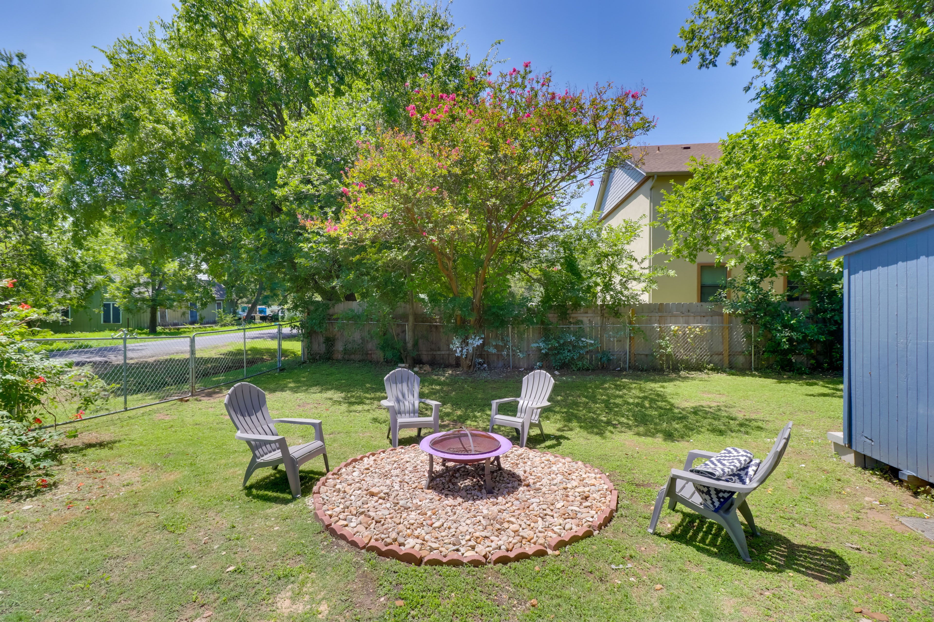 Shared Yard | Fire Pit