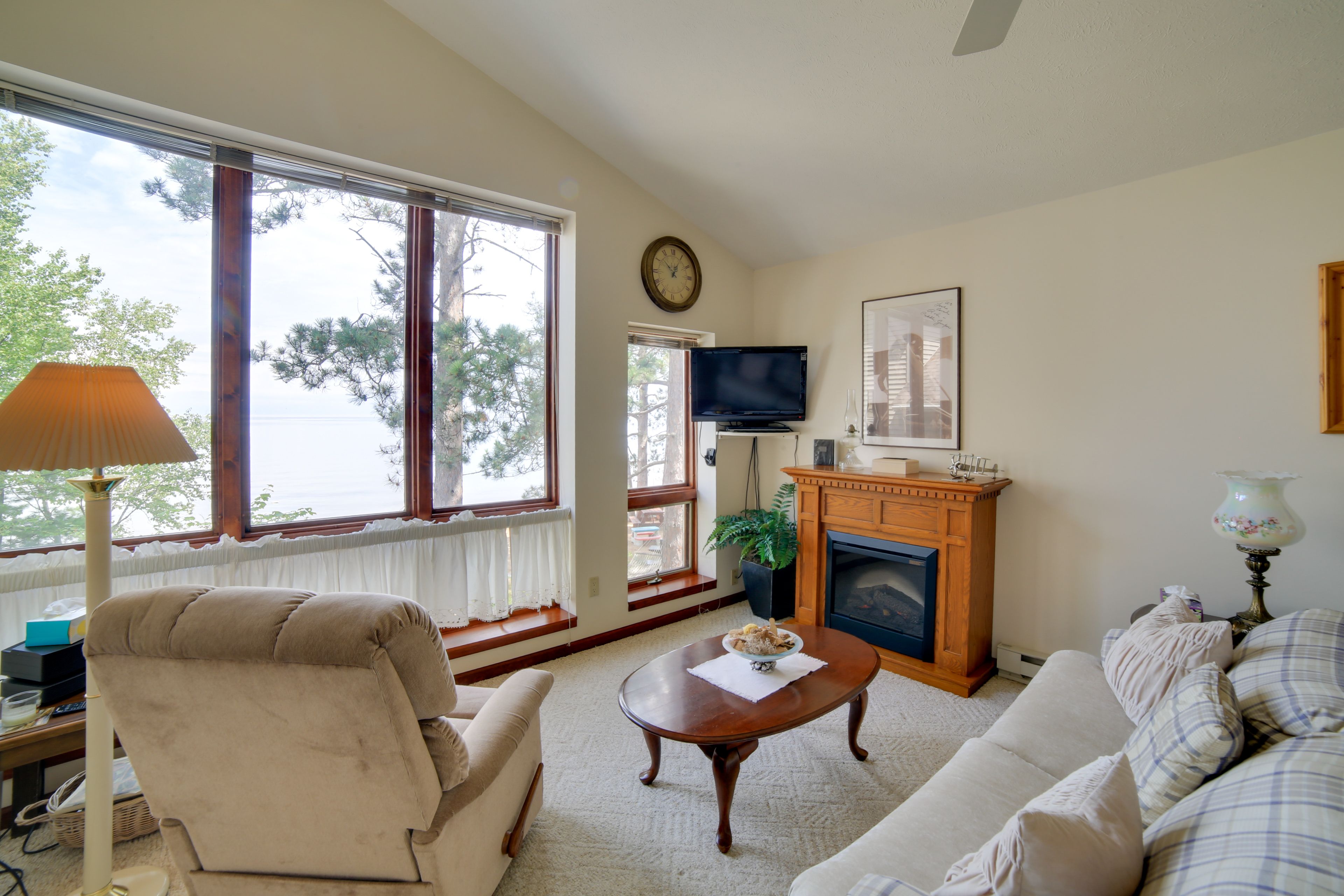 Big Bay Vacation Rental | 1BR | 1BA | Stairs Required | 500 Sq Ft