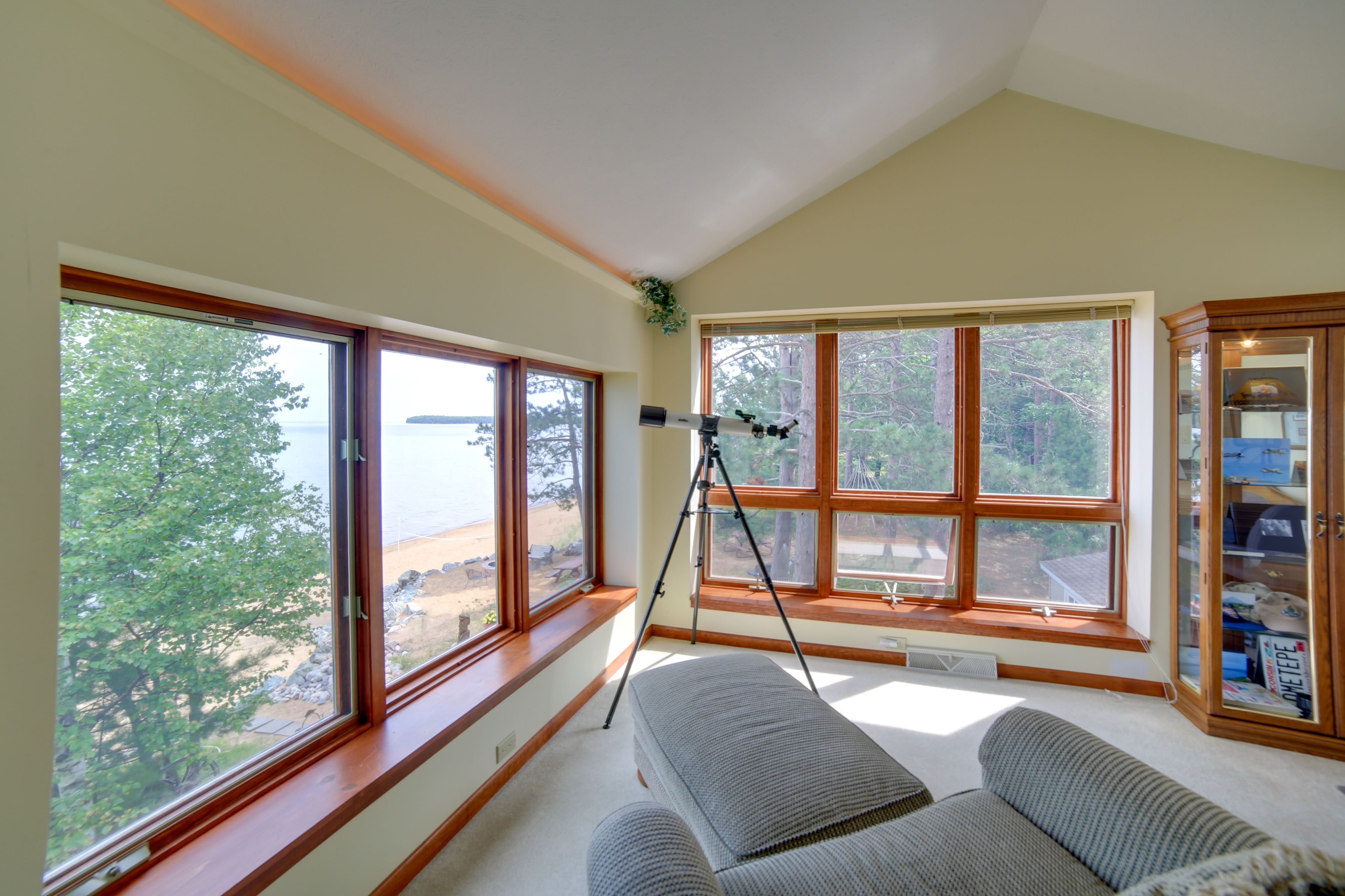 Lakefront Lookout in Bedroom Suite 1