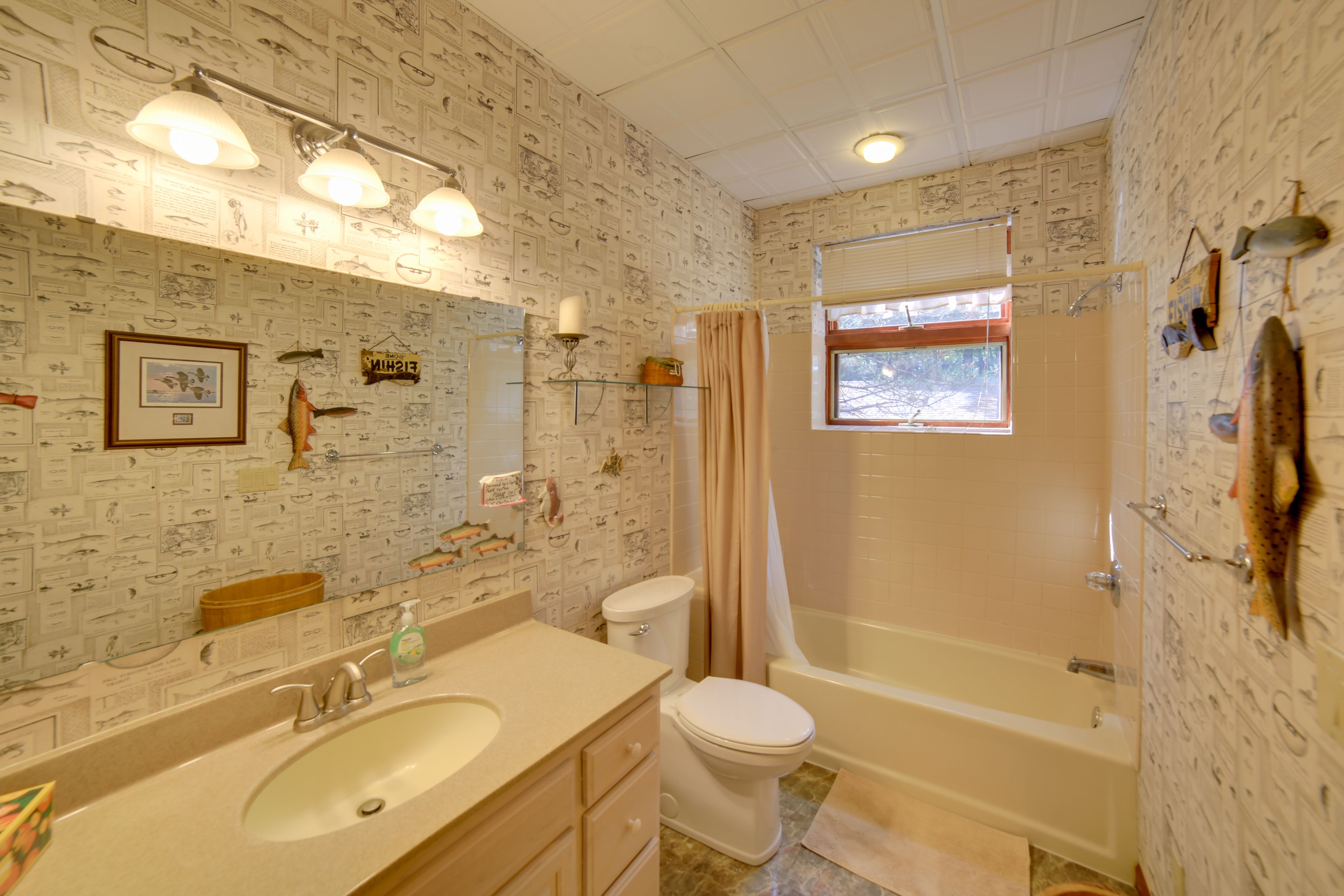 Full Bathroom | 1st Floor