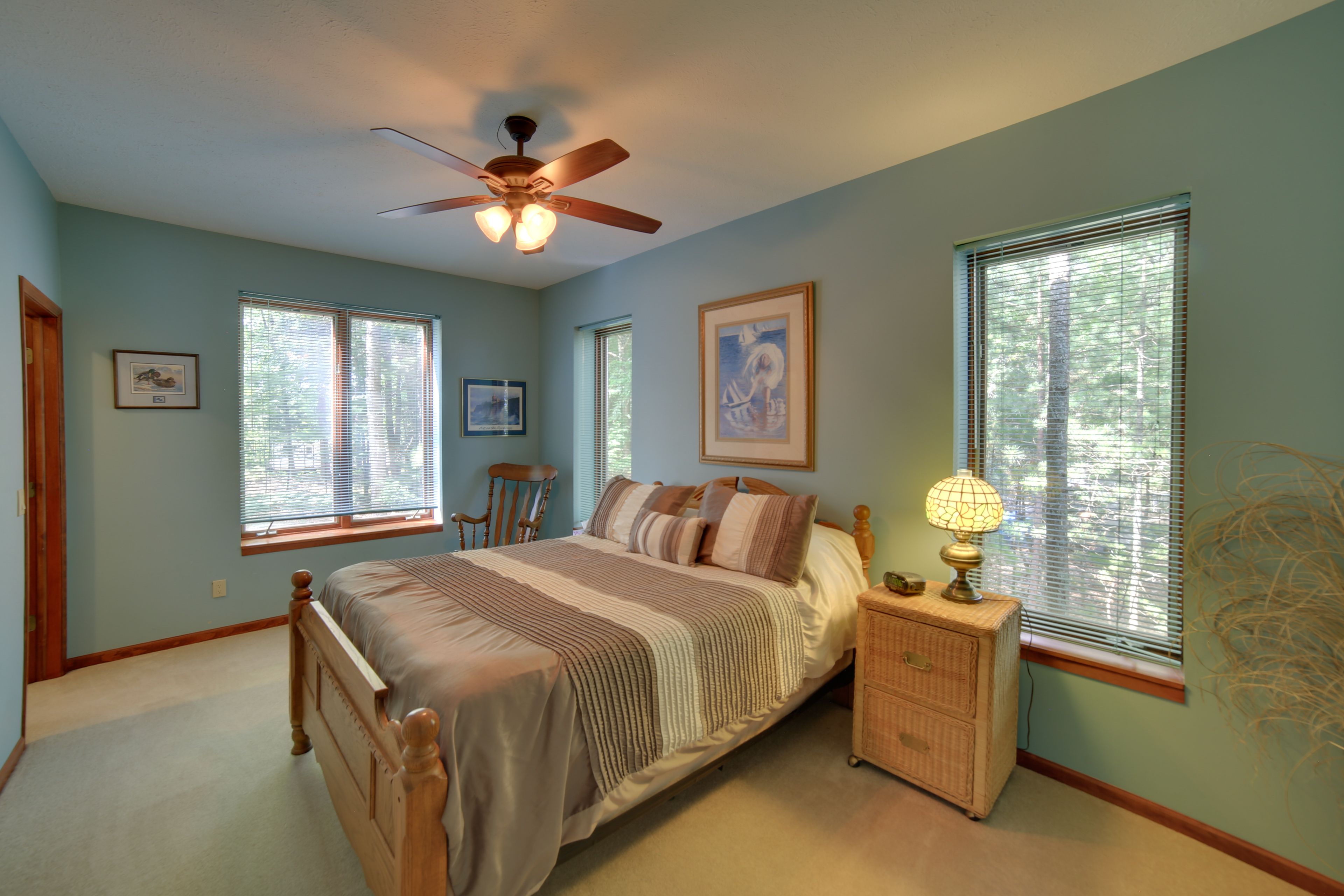 Bedroom 2 | Queen Bed | Walk-In Closet | 1st Floor