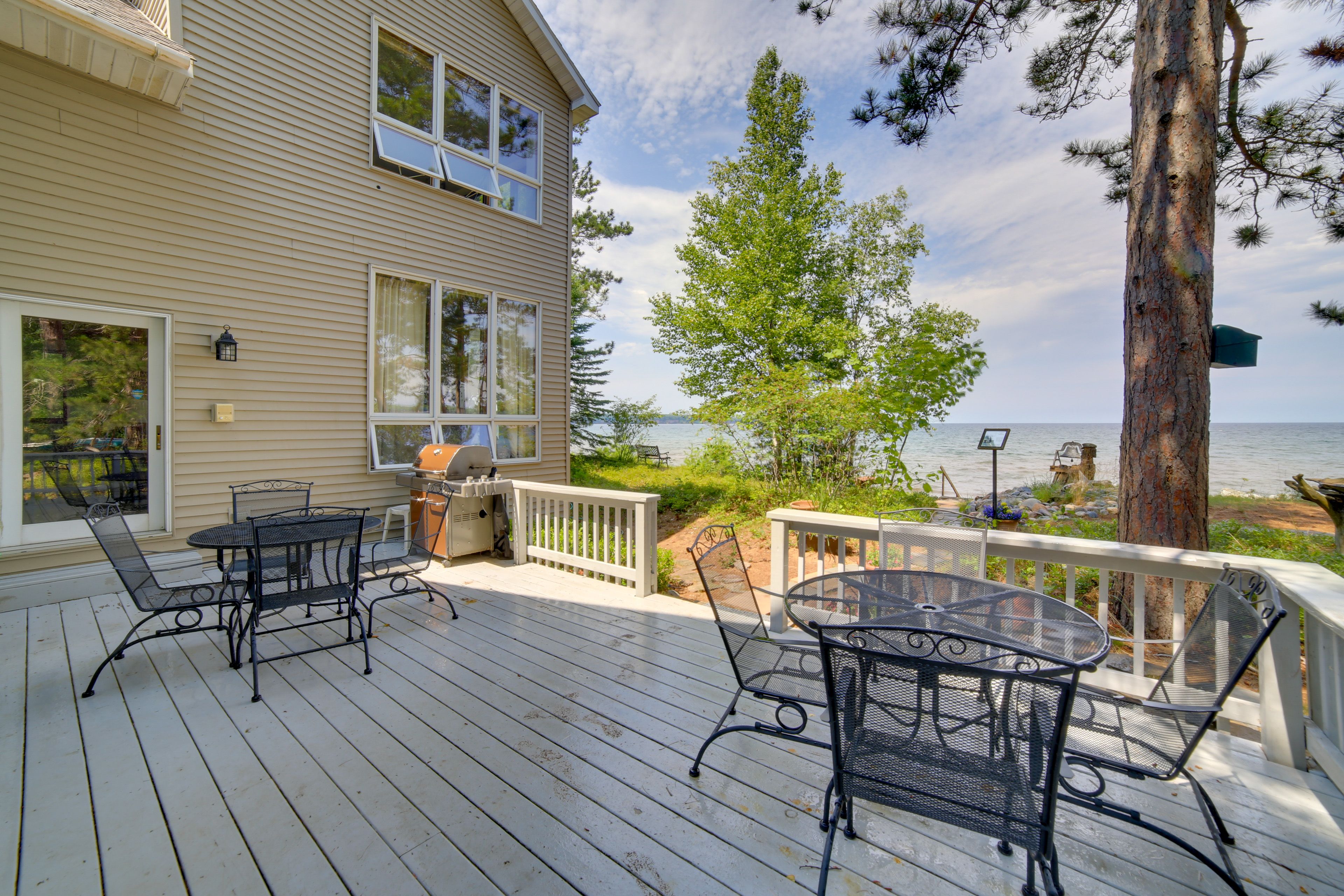 Shared Amenities | Deck | Gas & Charcoal Grills