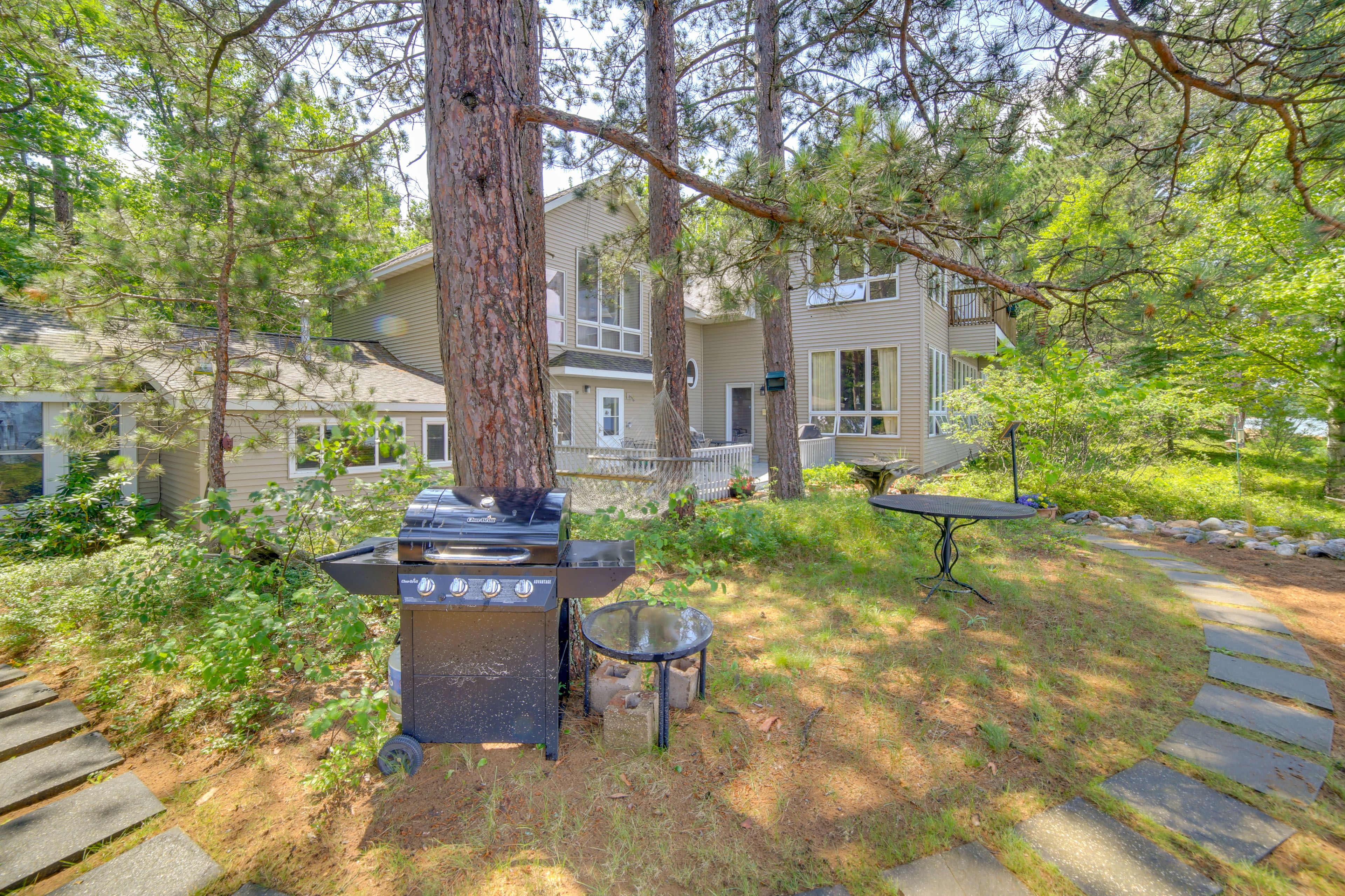 Shared Amenities | Deck | Grills | Private Beach | Volleyball Net | Kayaks