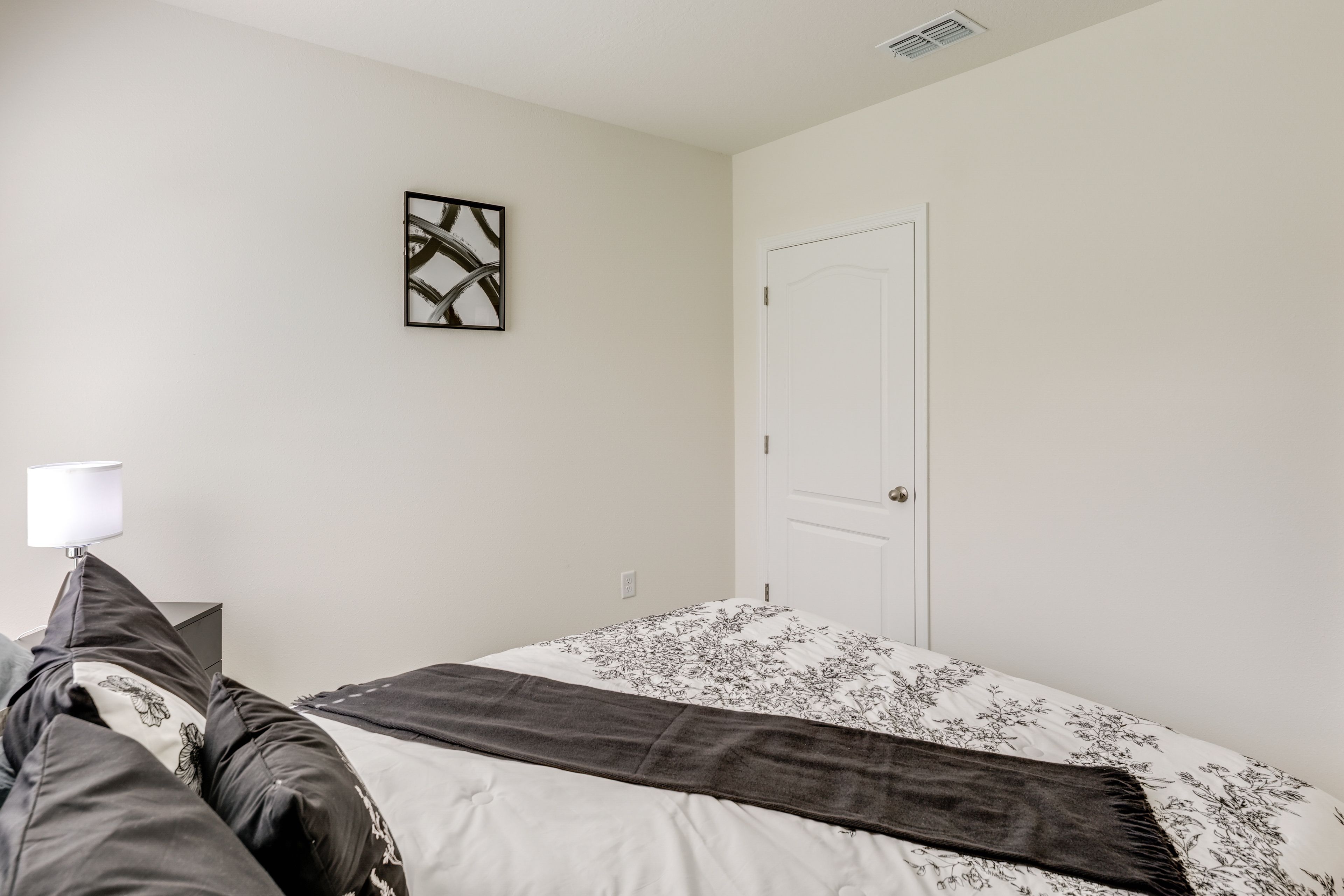 Bedroom 2 | Queen Bed