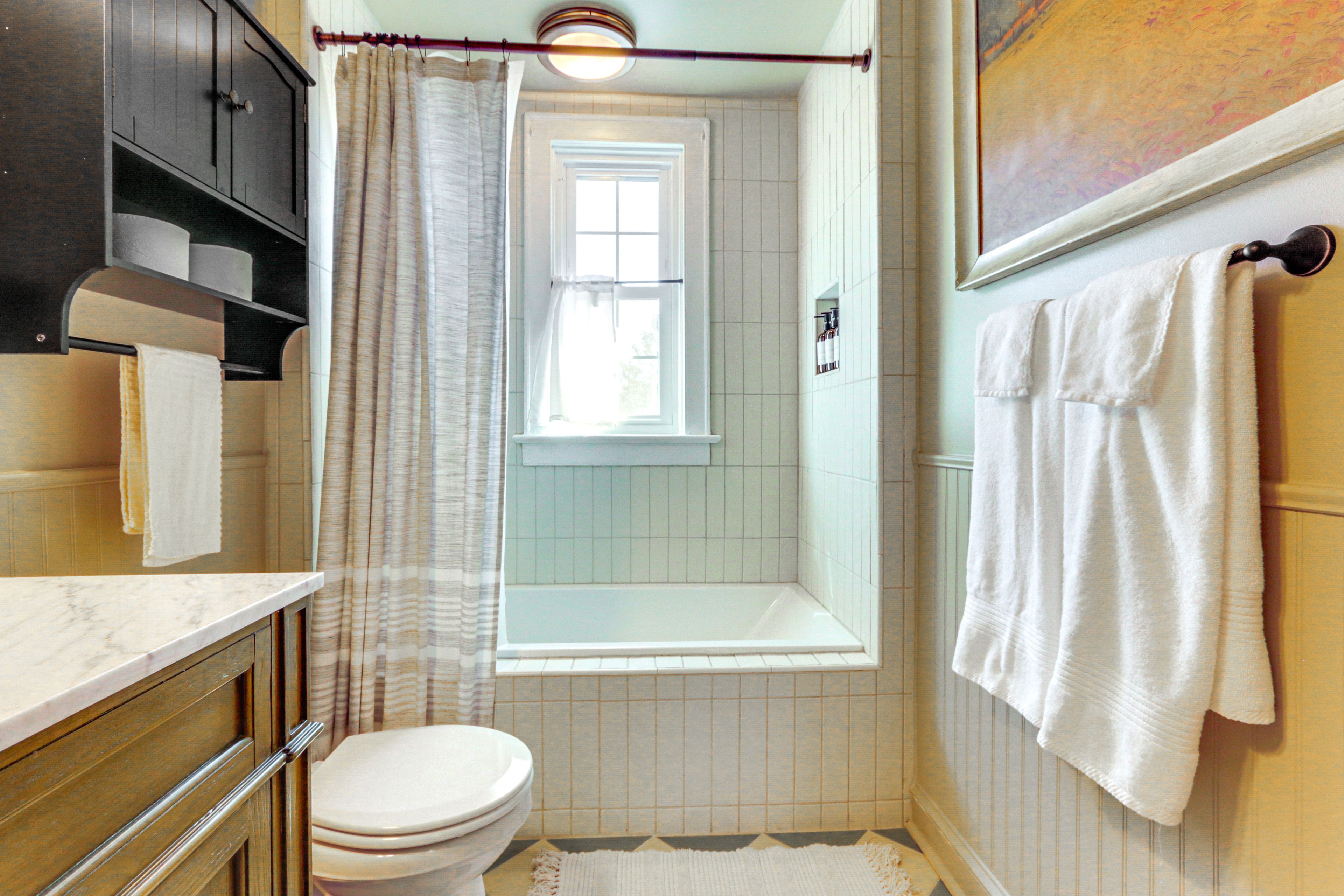 Full Bathroom | 2nd Floor