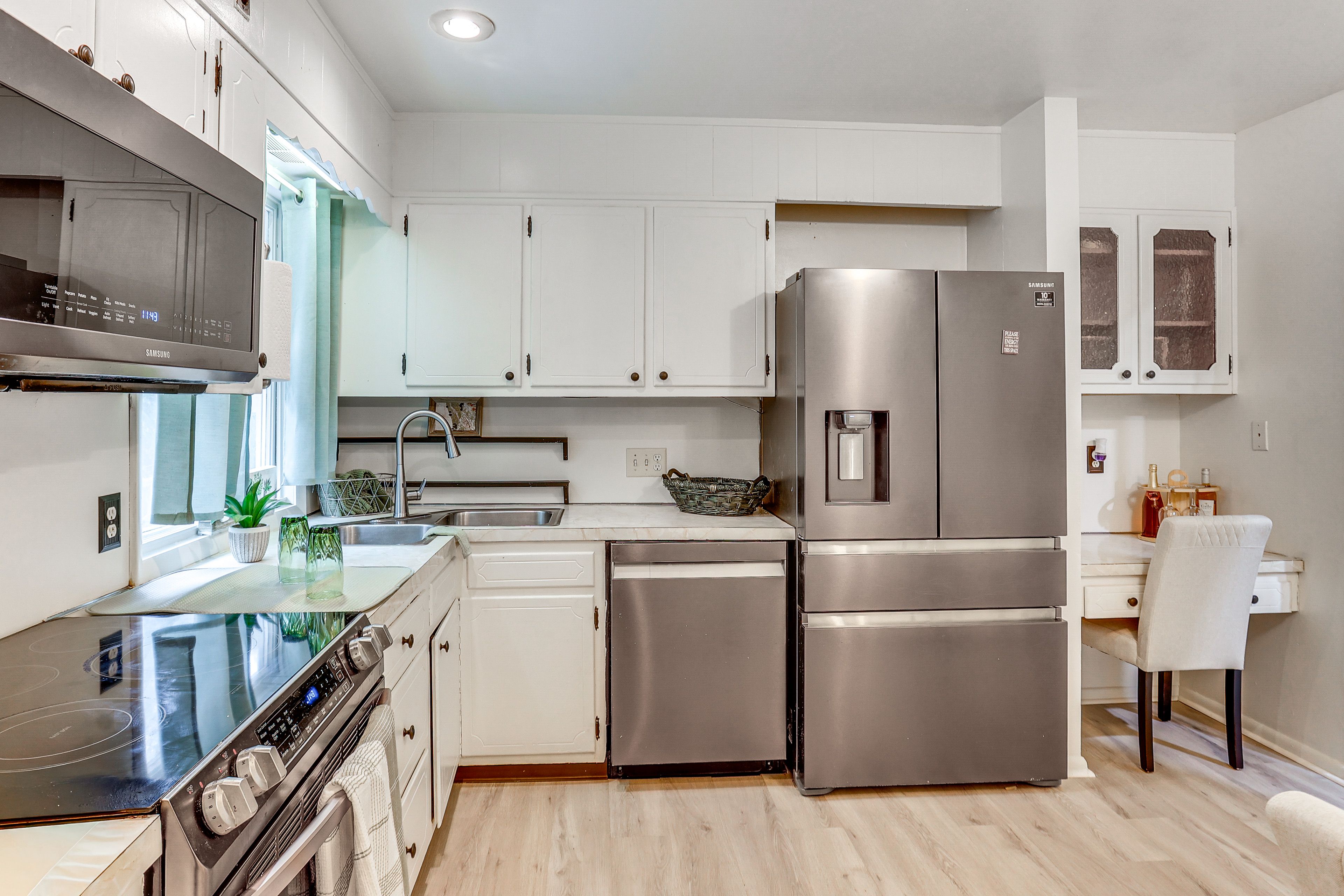 Kitchen | Main Level