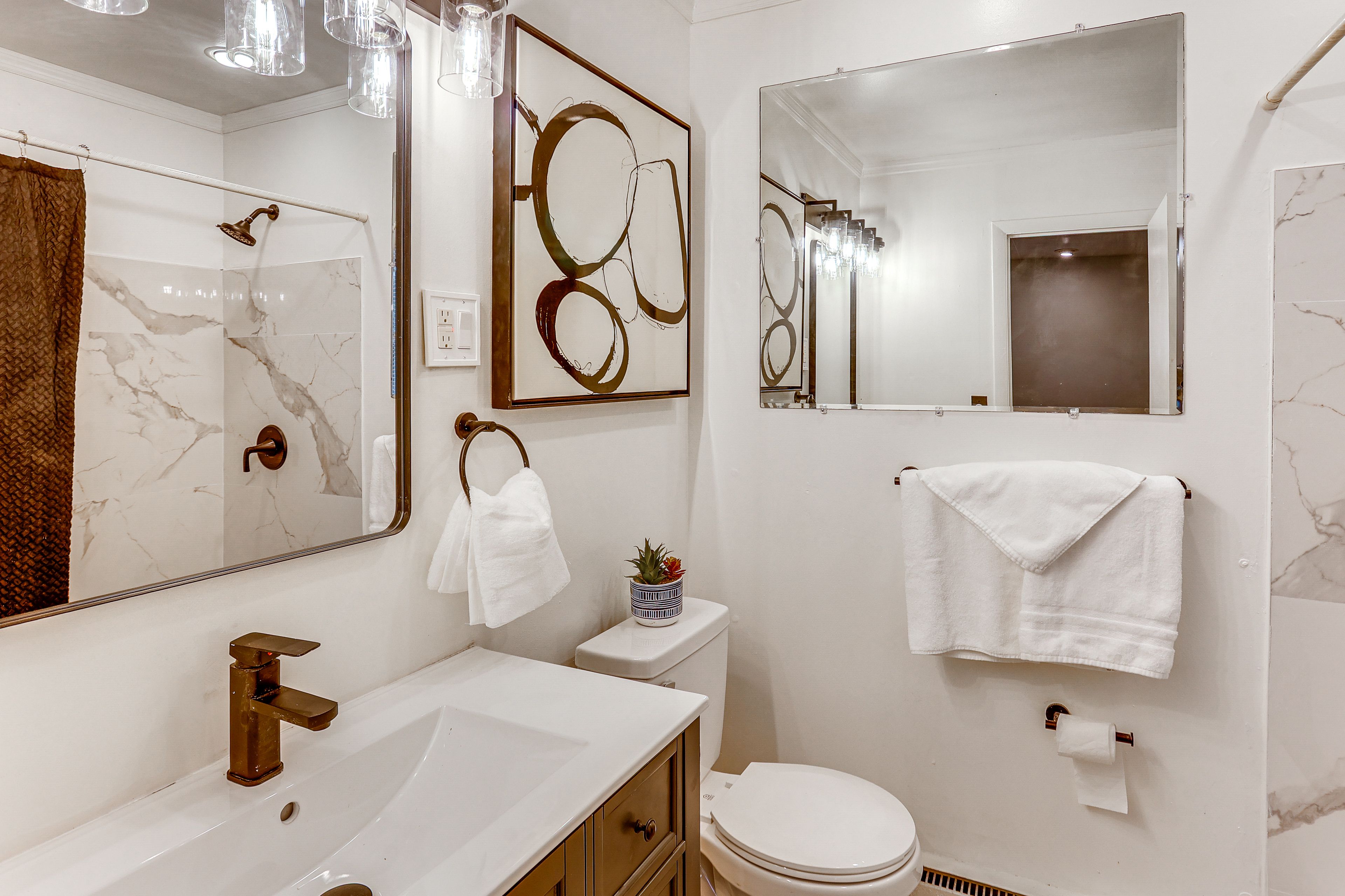 Full Bathroom | Main Level