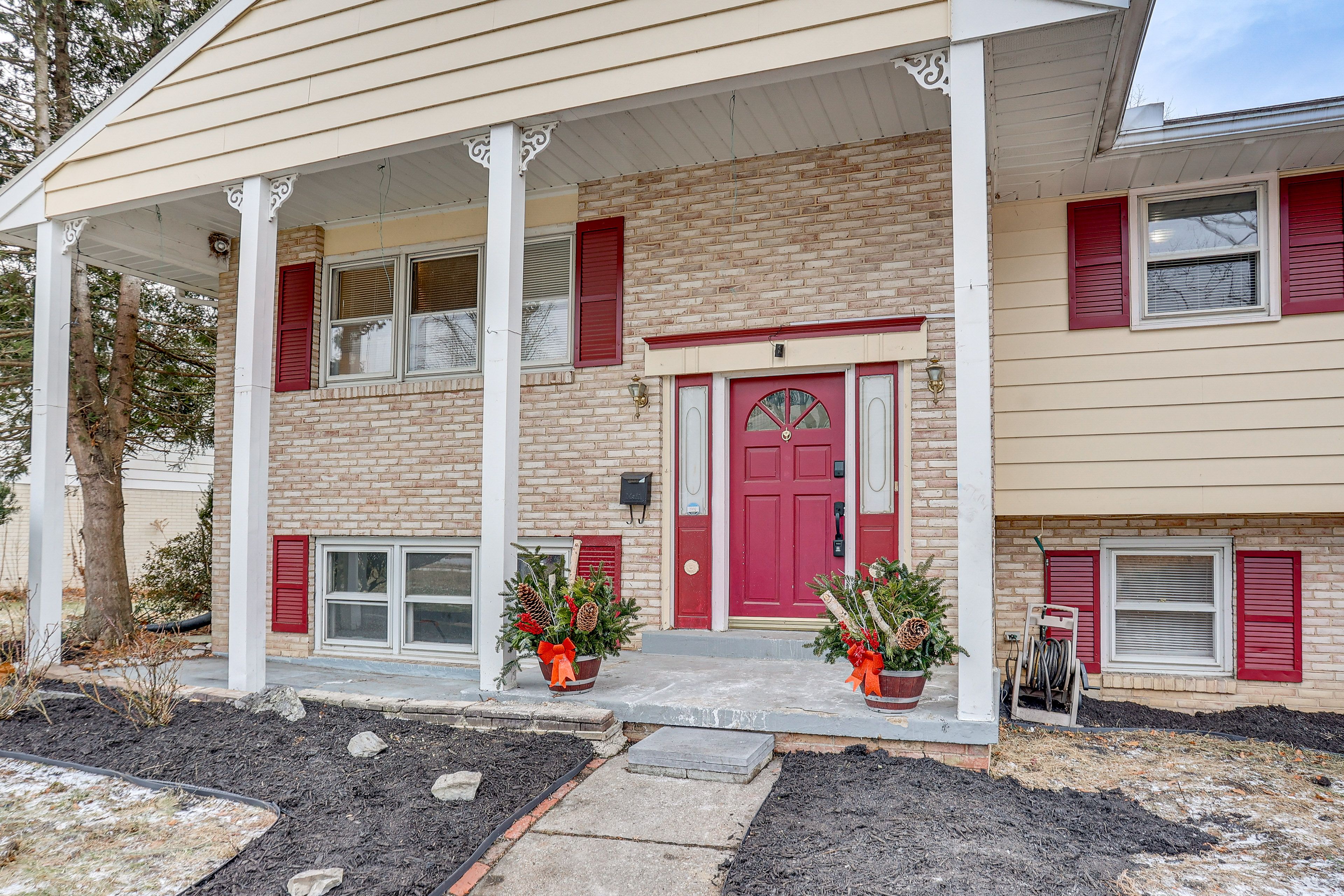 Property Exterior | Driveway (4 Vehicles) | No Garage Parking