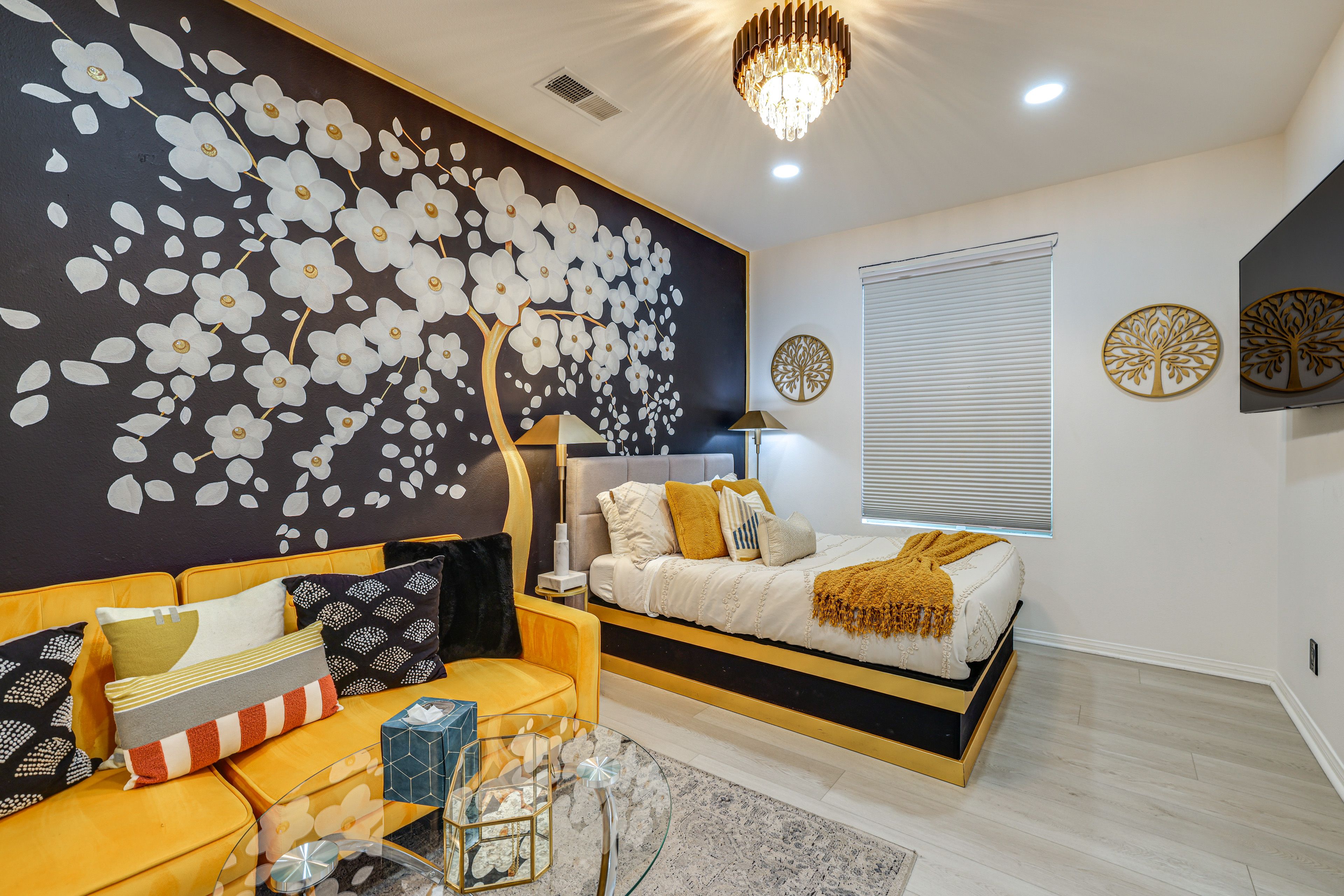 Bedroom 4 | 1st Floor | Queen Bed | Queen Futon | Smart TV