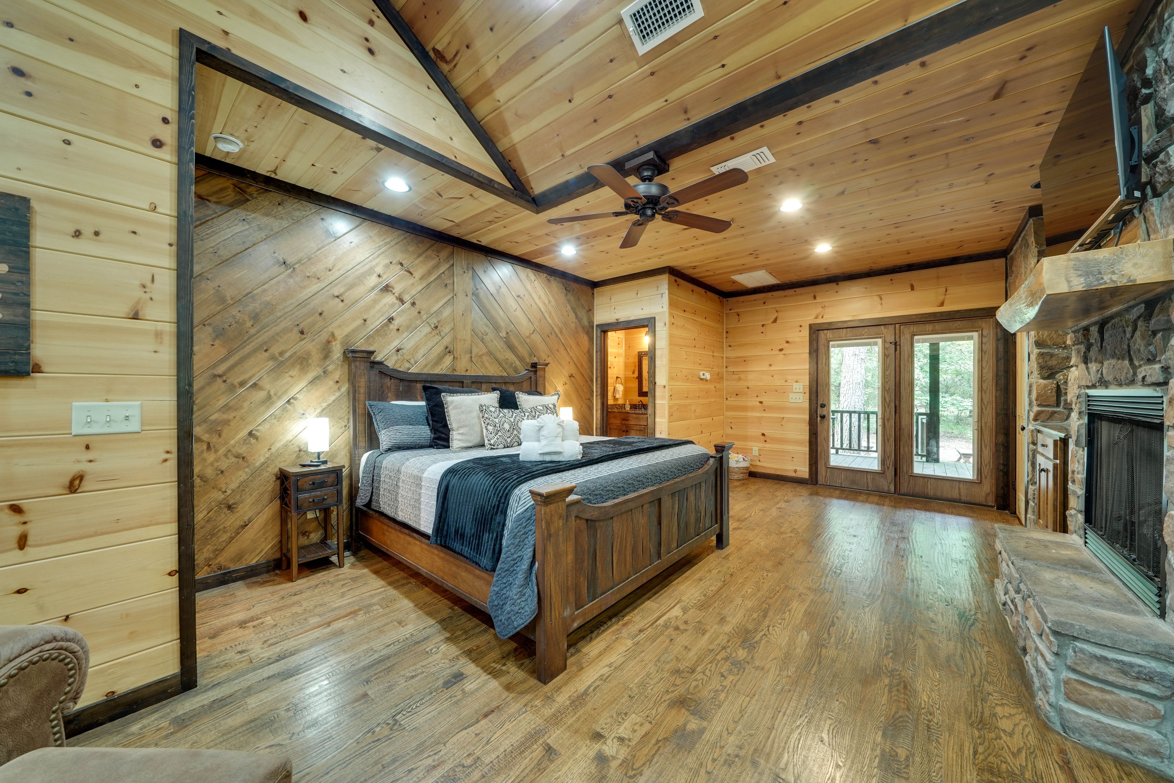 Studio | King Bed