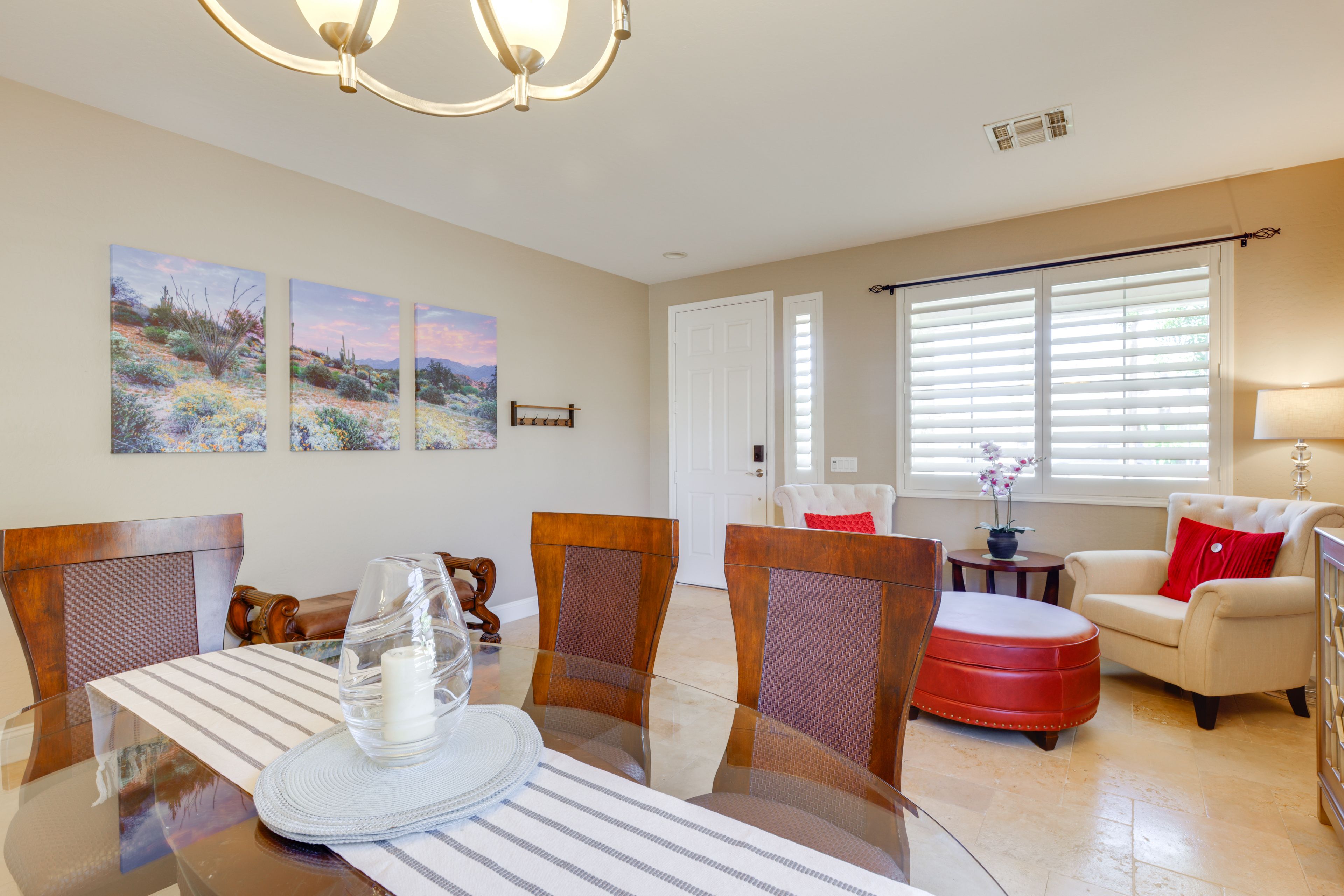 Dining Area | Dishware/Flatware Provided | 1st Floor